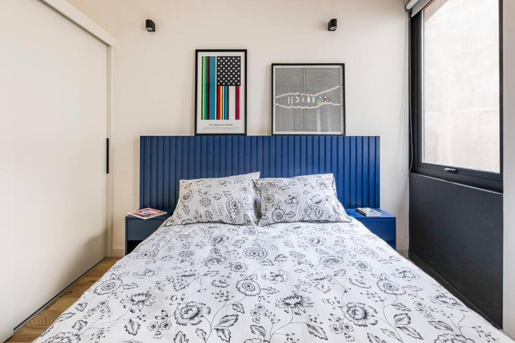 A Hip Modern Gem In El Centro! *