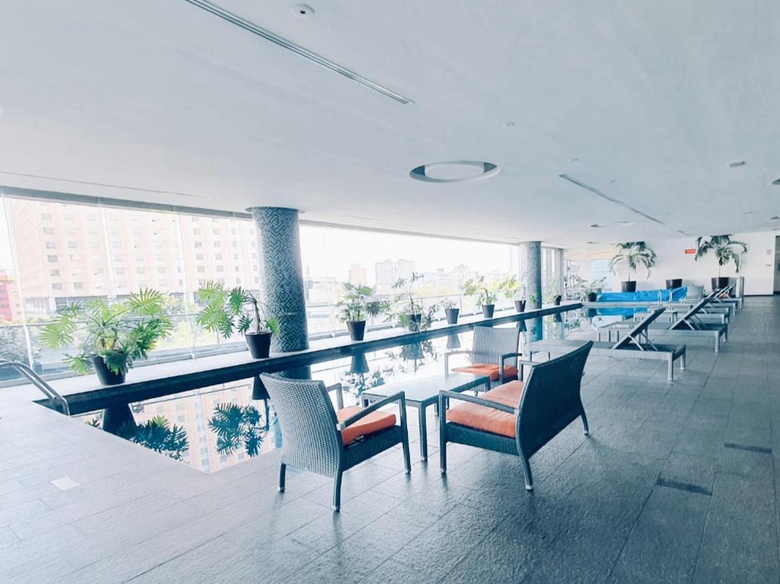 On Paseo De La Reforma, Great Location, Luxurious, Pool, Gym