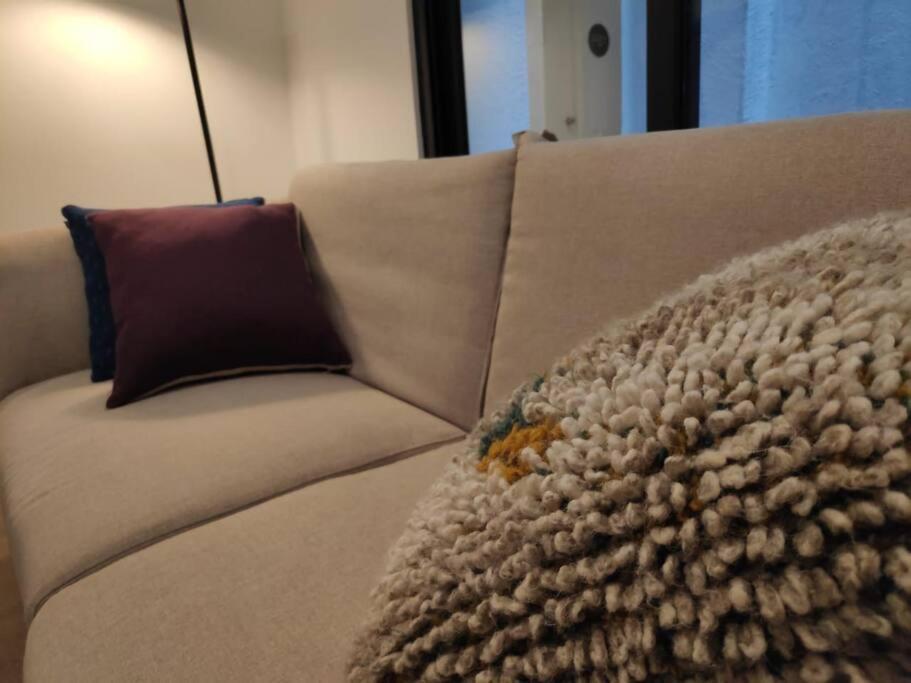 Comfy, Intimate With A Haunting Terrace *
