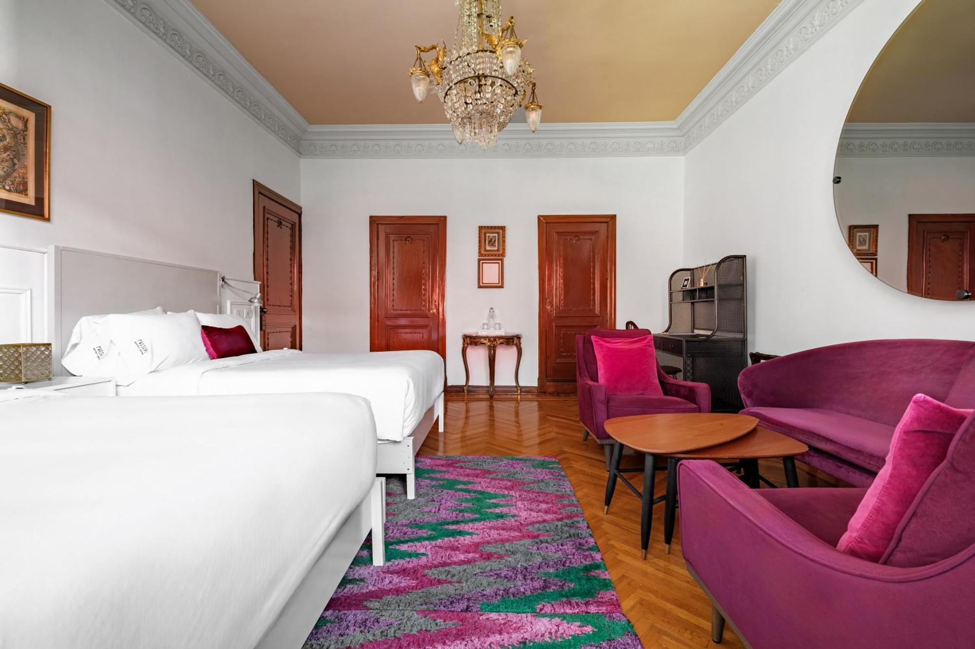 Hotel Pug Seal Polanco Anatole France 5*