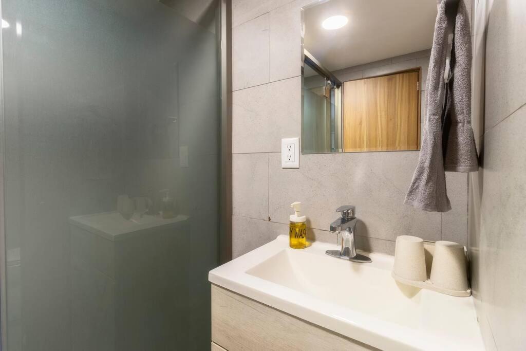 101 Lovely 2bdrm 2bath Ac Rooftop Сasa de vacaciones