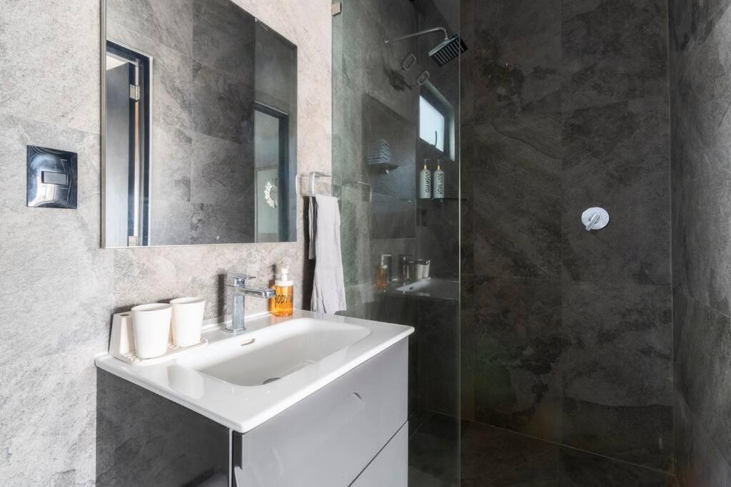 1ph Hidden Gem In Centro Fits 10 Private Terrace Сasa de vacaciones *