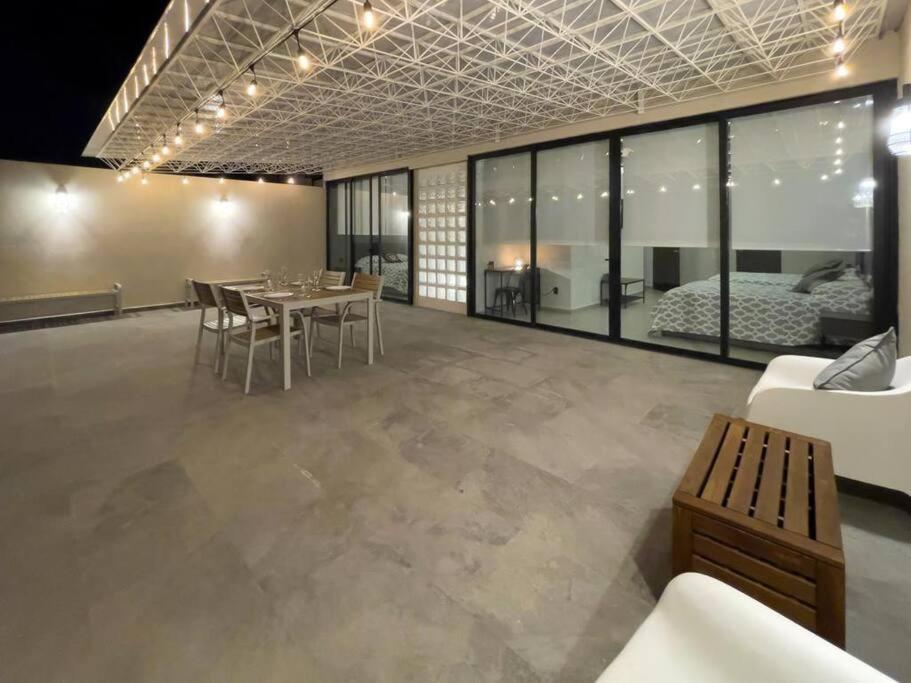 1ph Hidden Gem In Centro Fits 10 Private Terrace Сasa de vacaciones