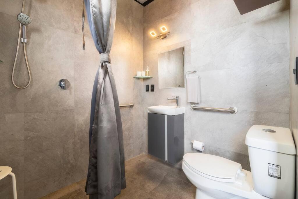 3ph Amazing 2bdrm 2bath Private Terrace Fits 10 Сasa de vacaciones *