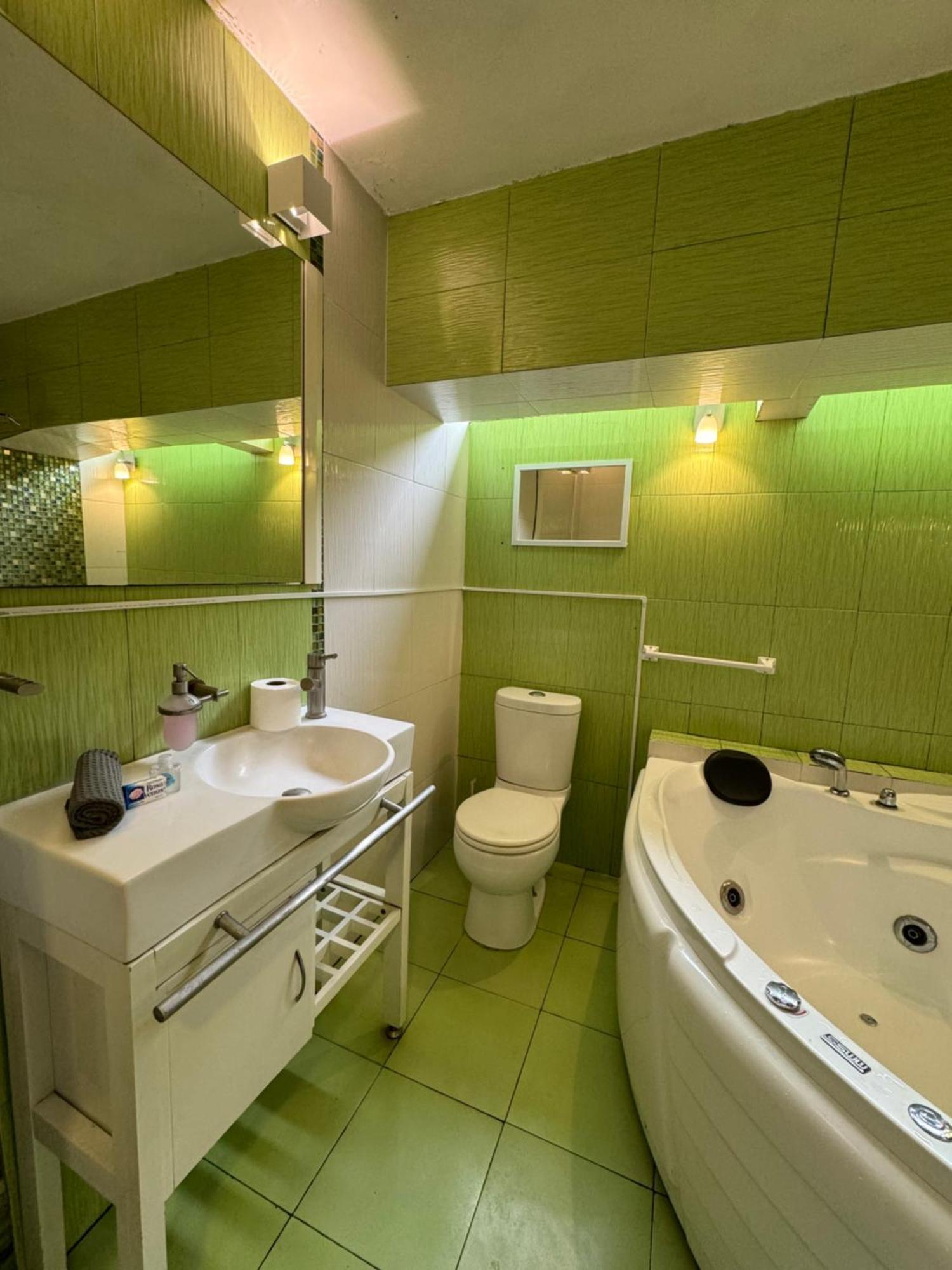 Amplia E Indep C/ Jacuzzi, Centrica. Acampamento