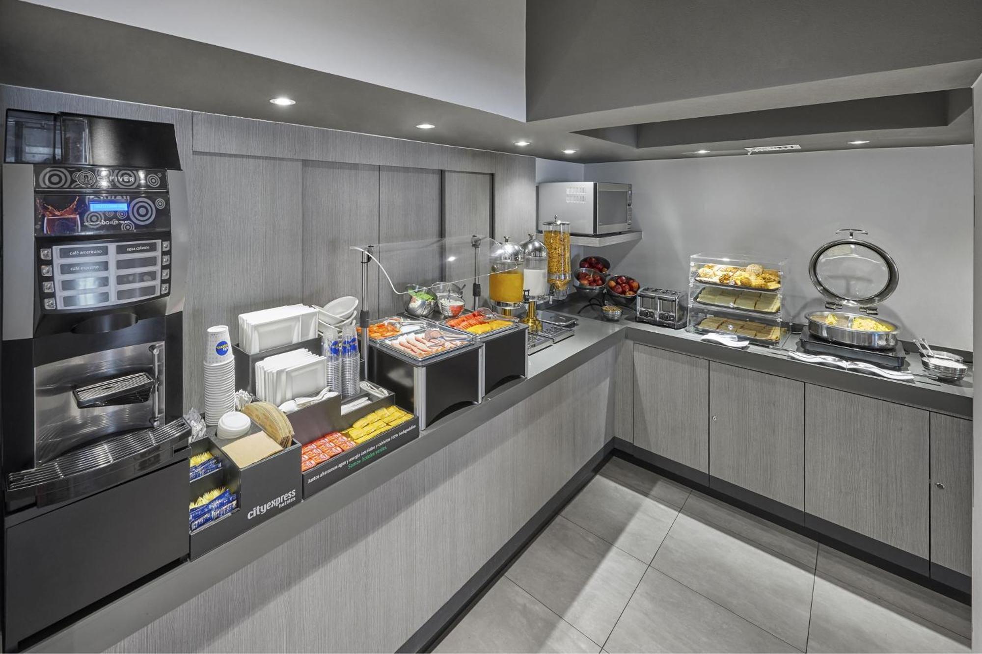 Hotel Express Junior By Marriott Ciudad De Sullivan 4*
