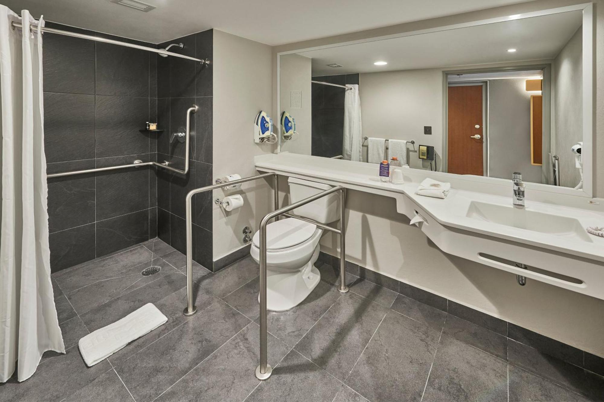 Hotel Express By Marriott Ciudad De Mexico Interlomas 4*