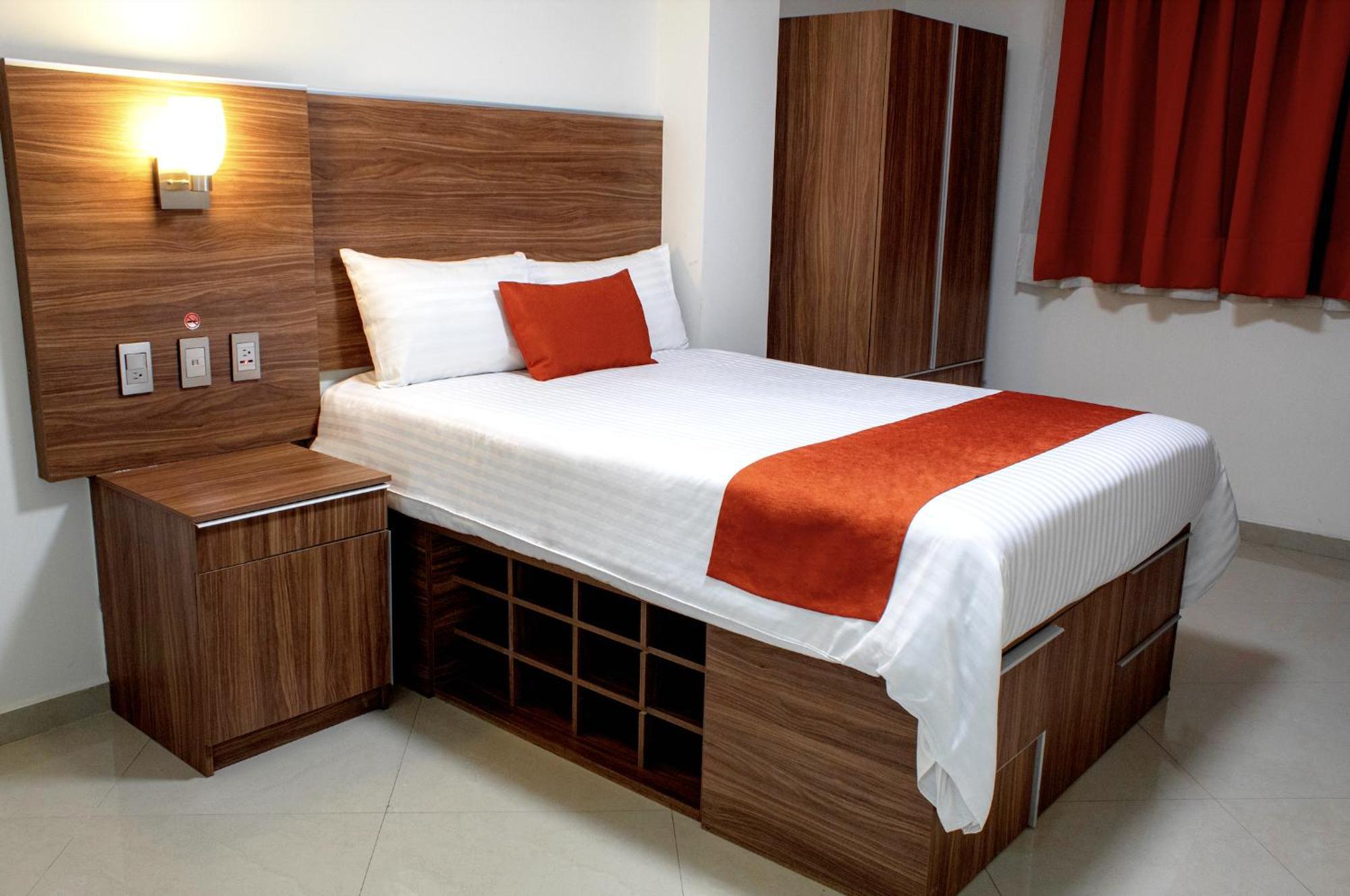 Hotel La Casa Del Reloj - Zona De Hospitales 3*