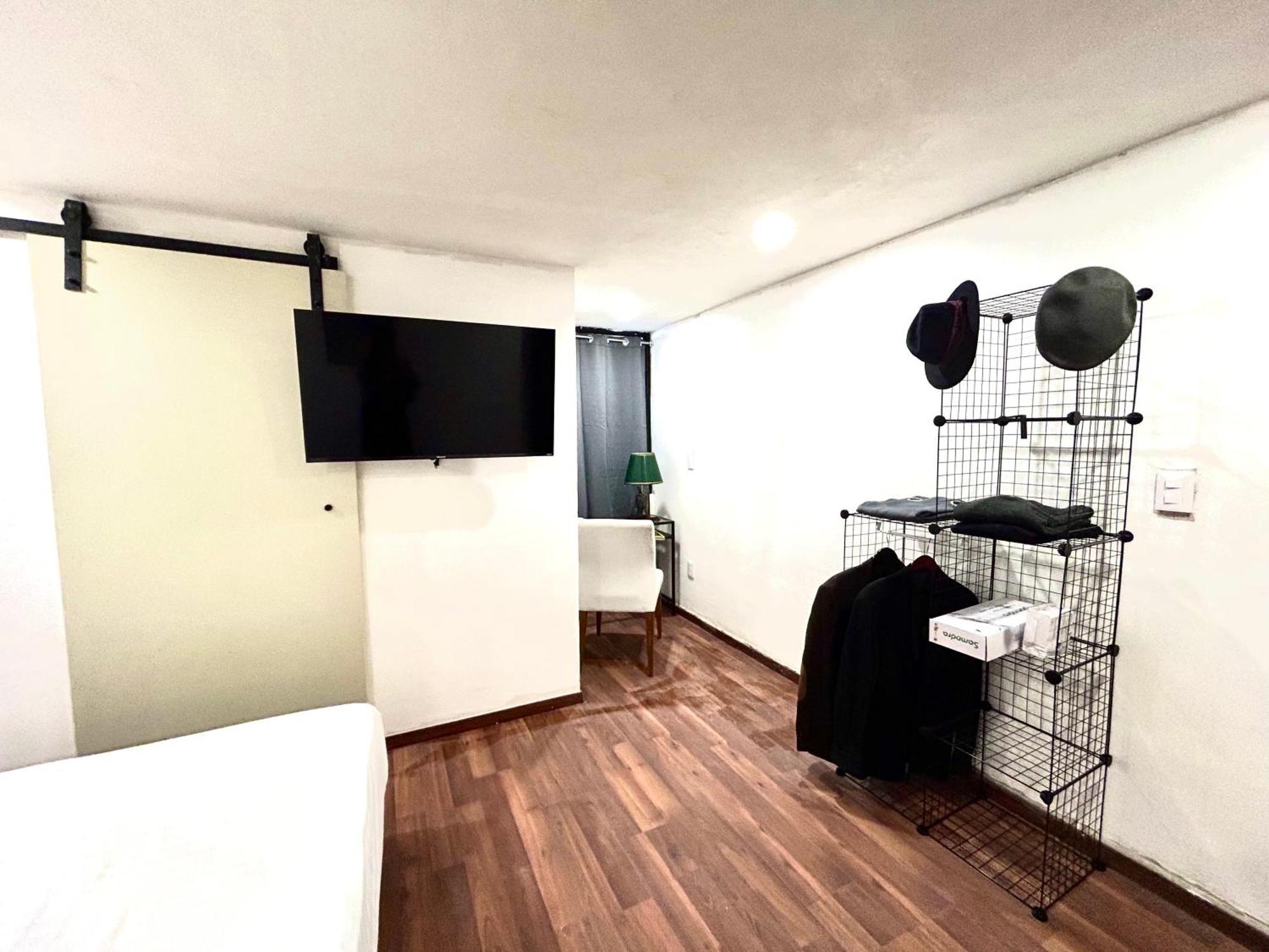 Guest house Lindas Eugenio Sue Mexico City