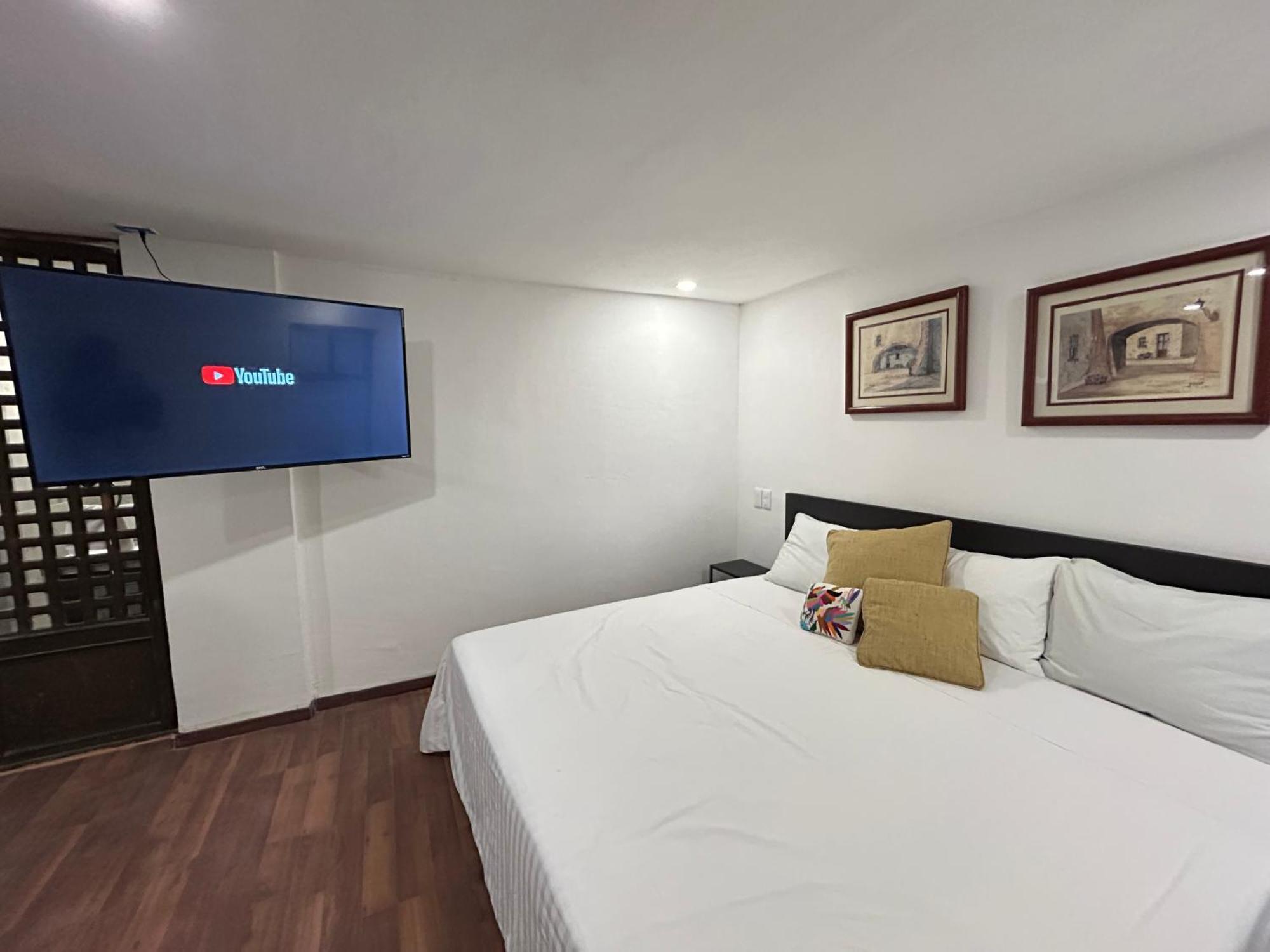 Lindas Eugenio Sue Guest house Mexico City