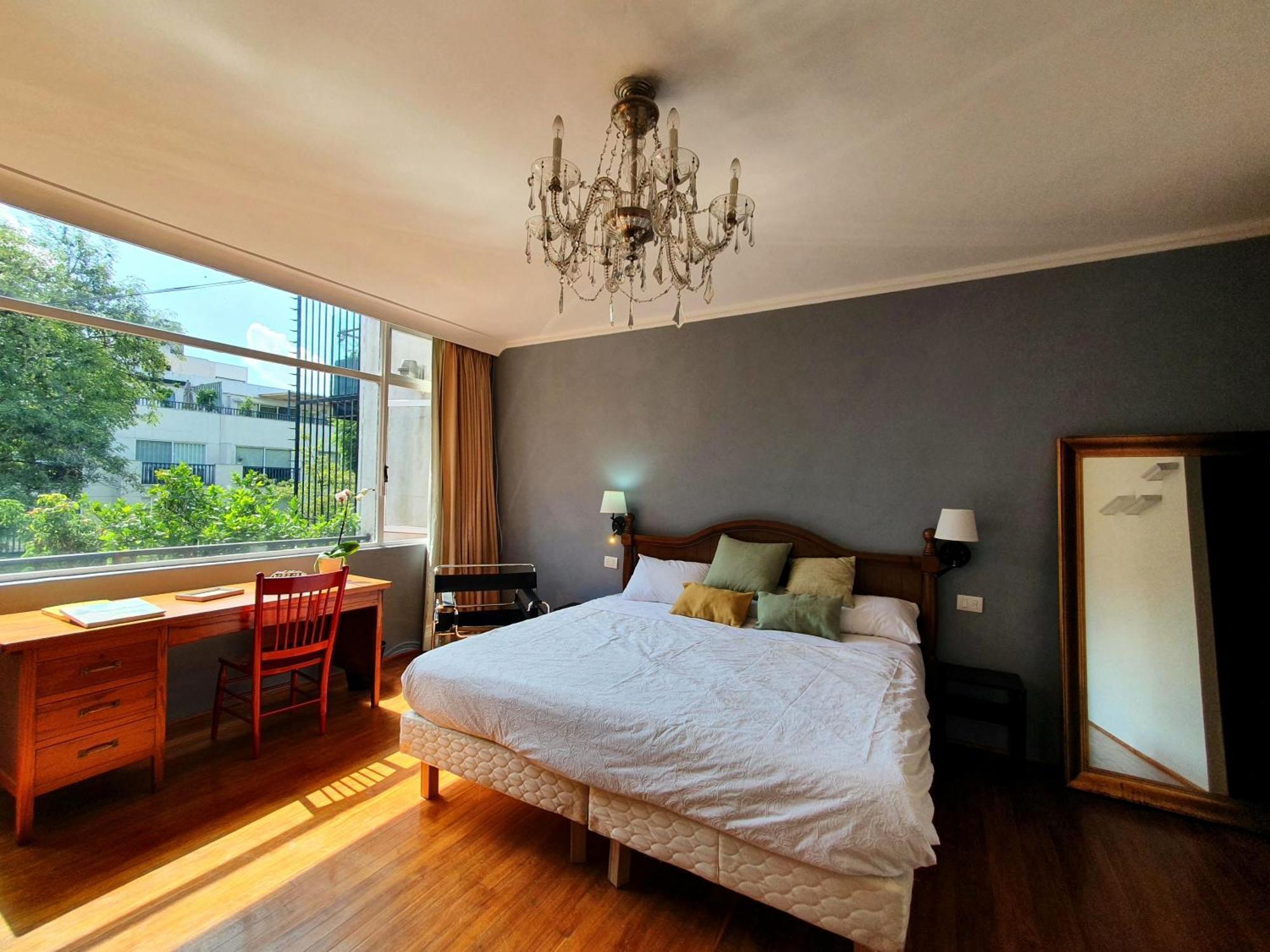 Lindas Eugenio Sue Guest house Mexico City