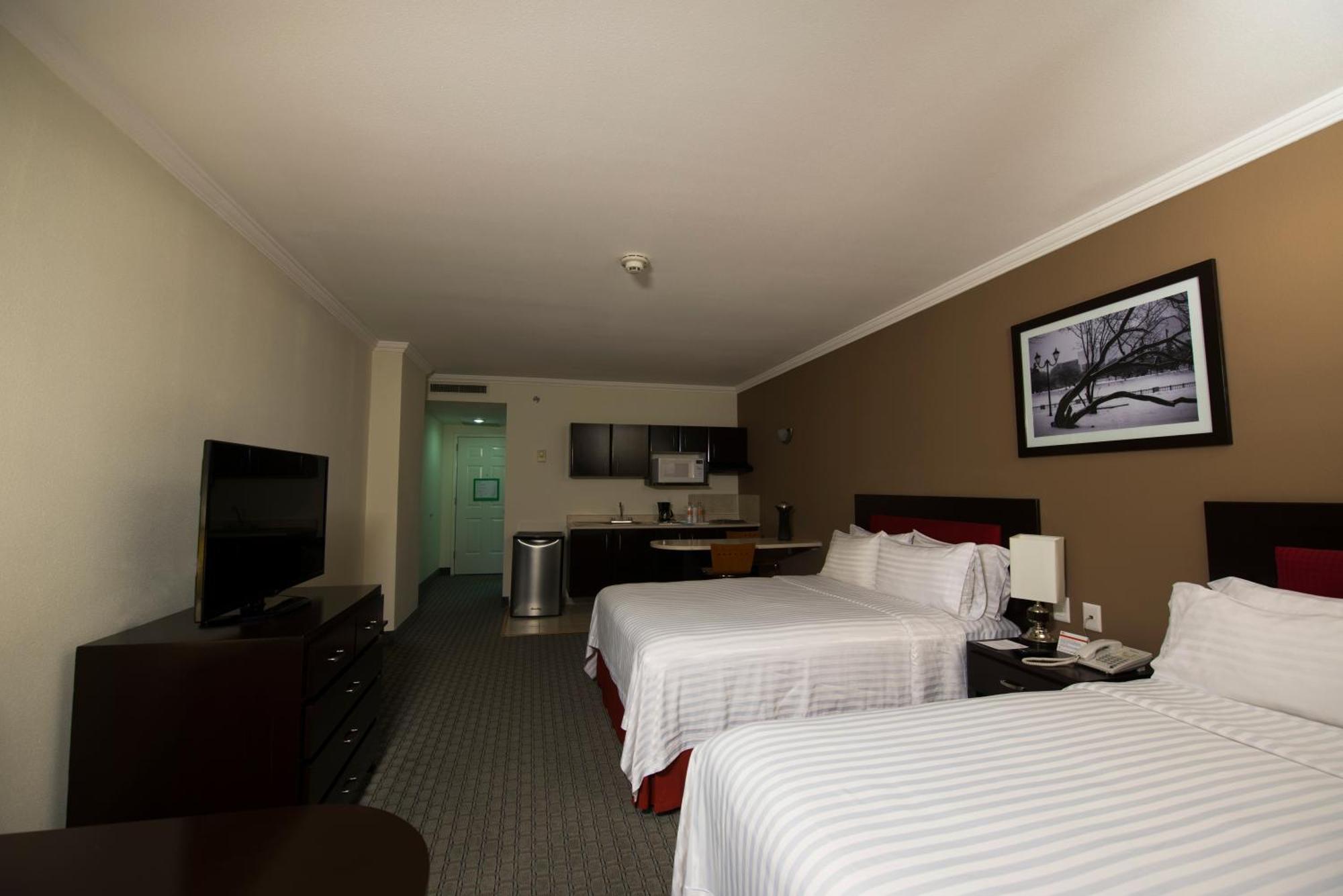Hotel Ciudad De Perinorte, An Ihg 3*