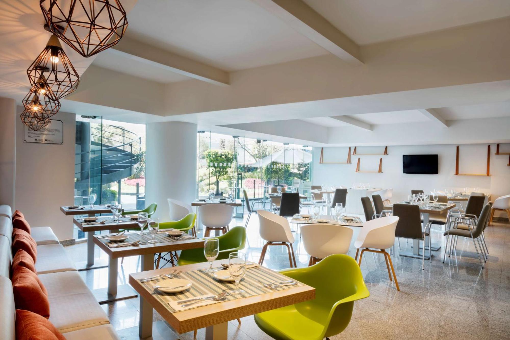 Hilton Garden Santa Fe Hotel