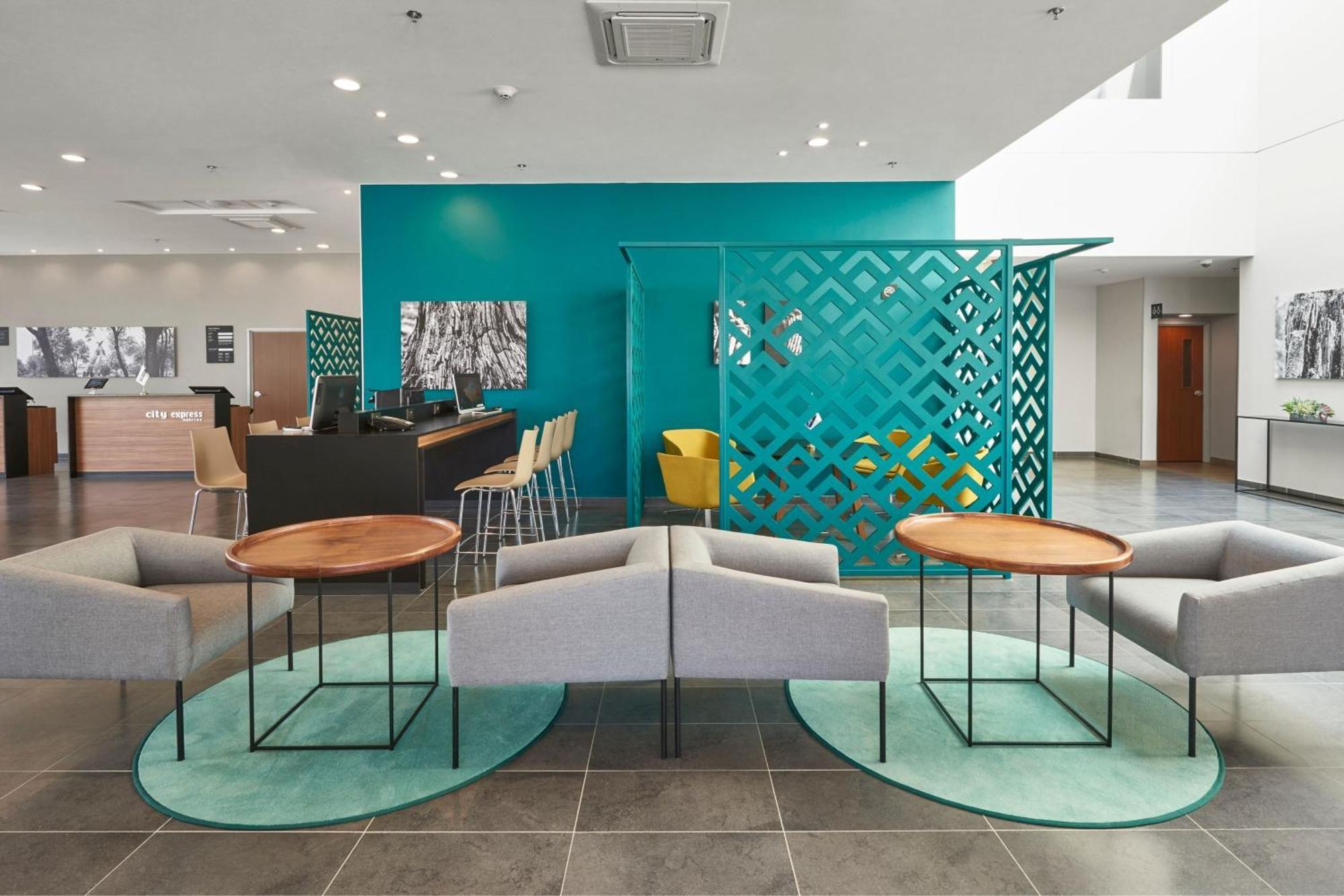 Express By Marriott La Raza 4*