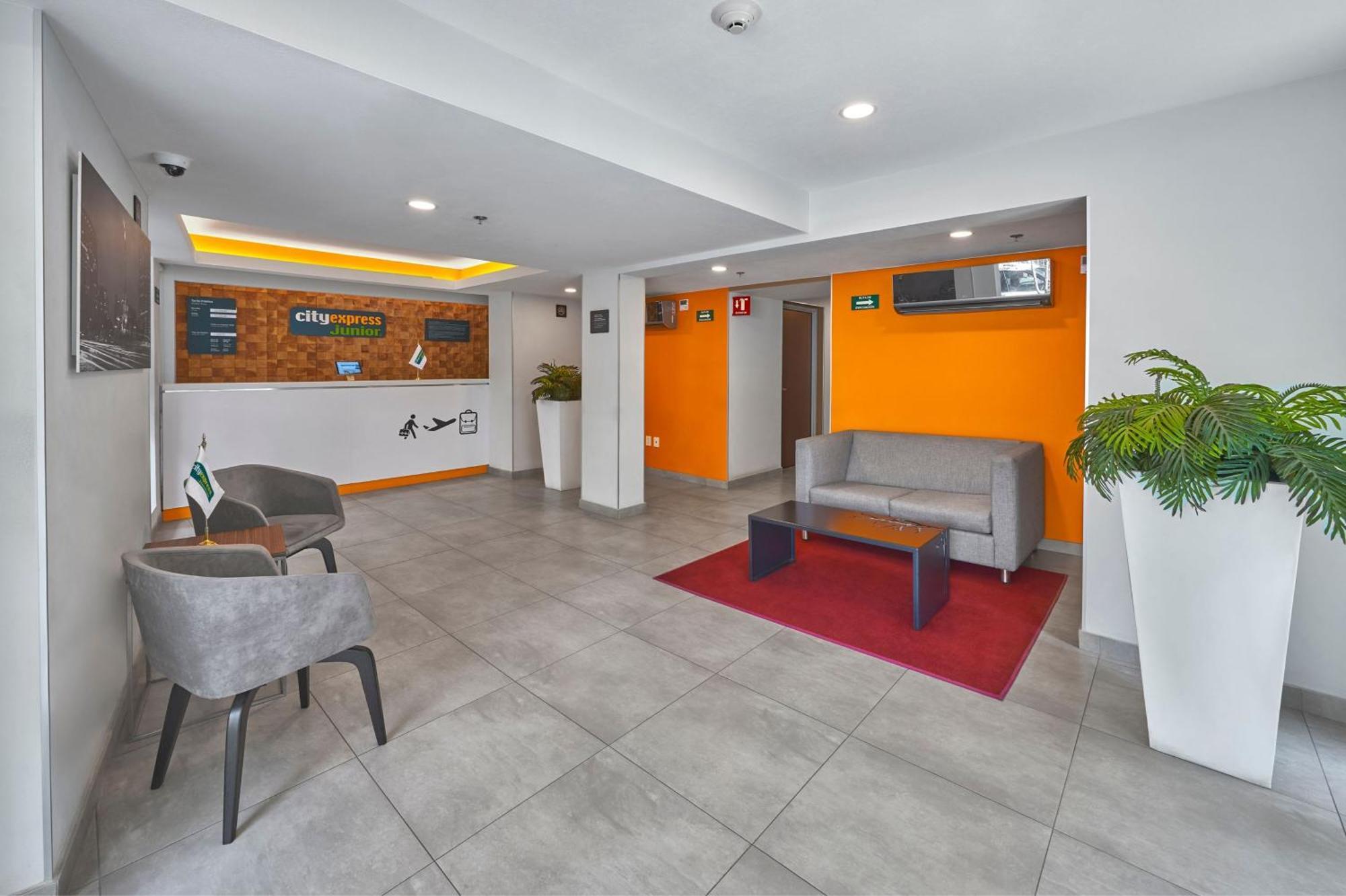 Express Junior By Marriott Ciudad De Sullivan Hotel