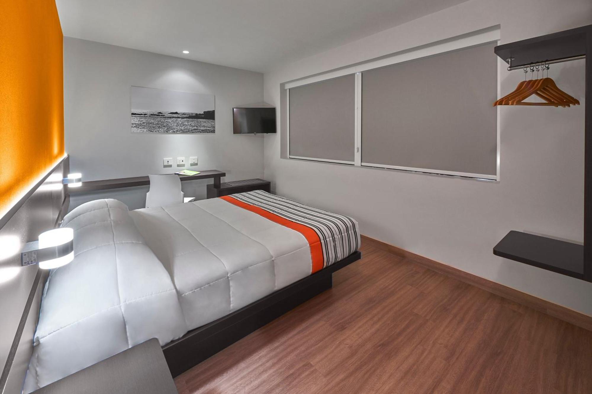 Express Junior By Marriott Ciudad De Sullivan 4*