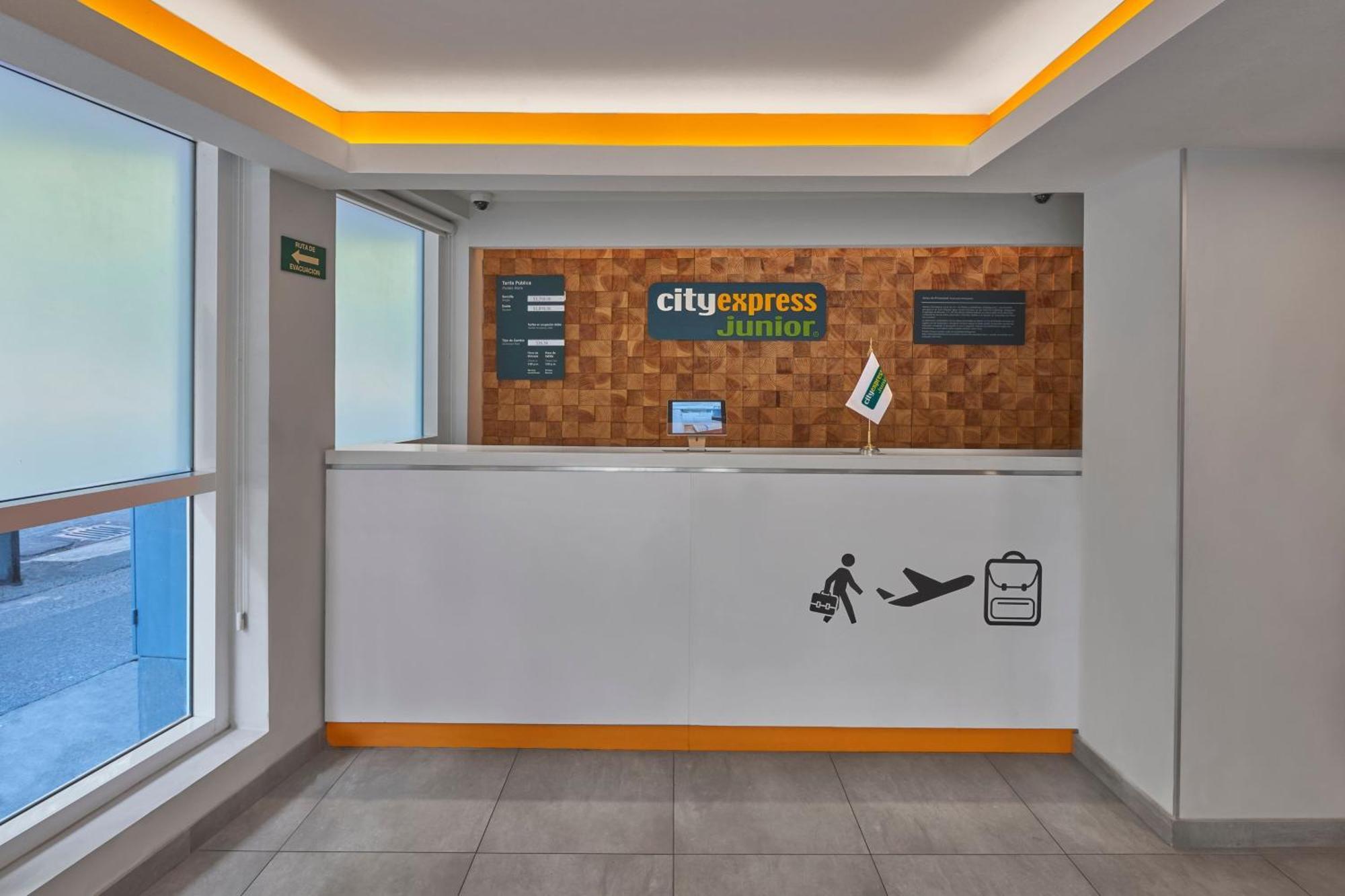 Express Junior By Marriott Ciudad De Sullivan