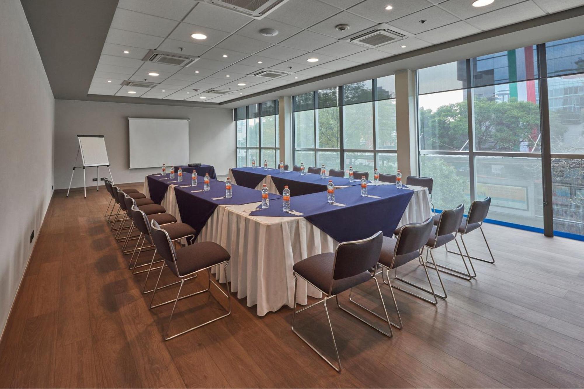 Hotel Express By Marriott Ciudad De Mexico Insurgentes Sur 3*