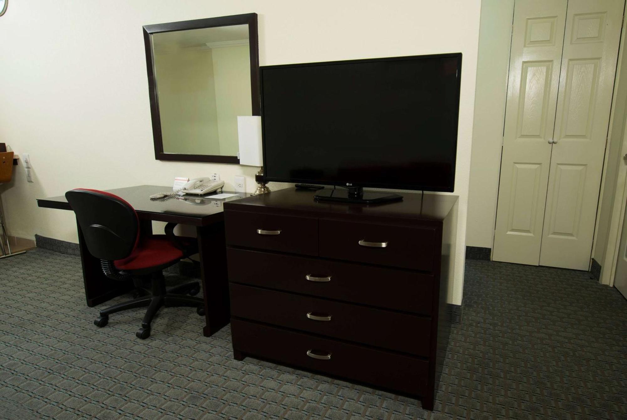 Hotel Ciudad De Perinorte, An Ihg 3*