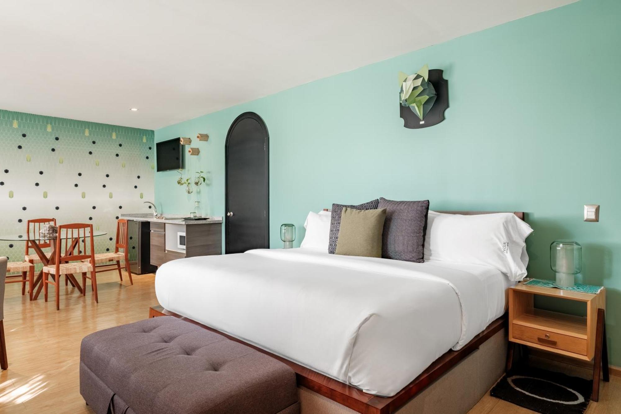 Pug Seal Polanco Allan Poe 5*
