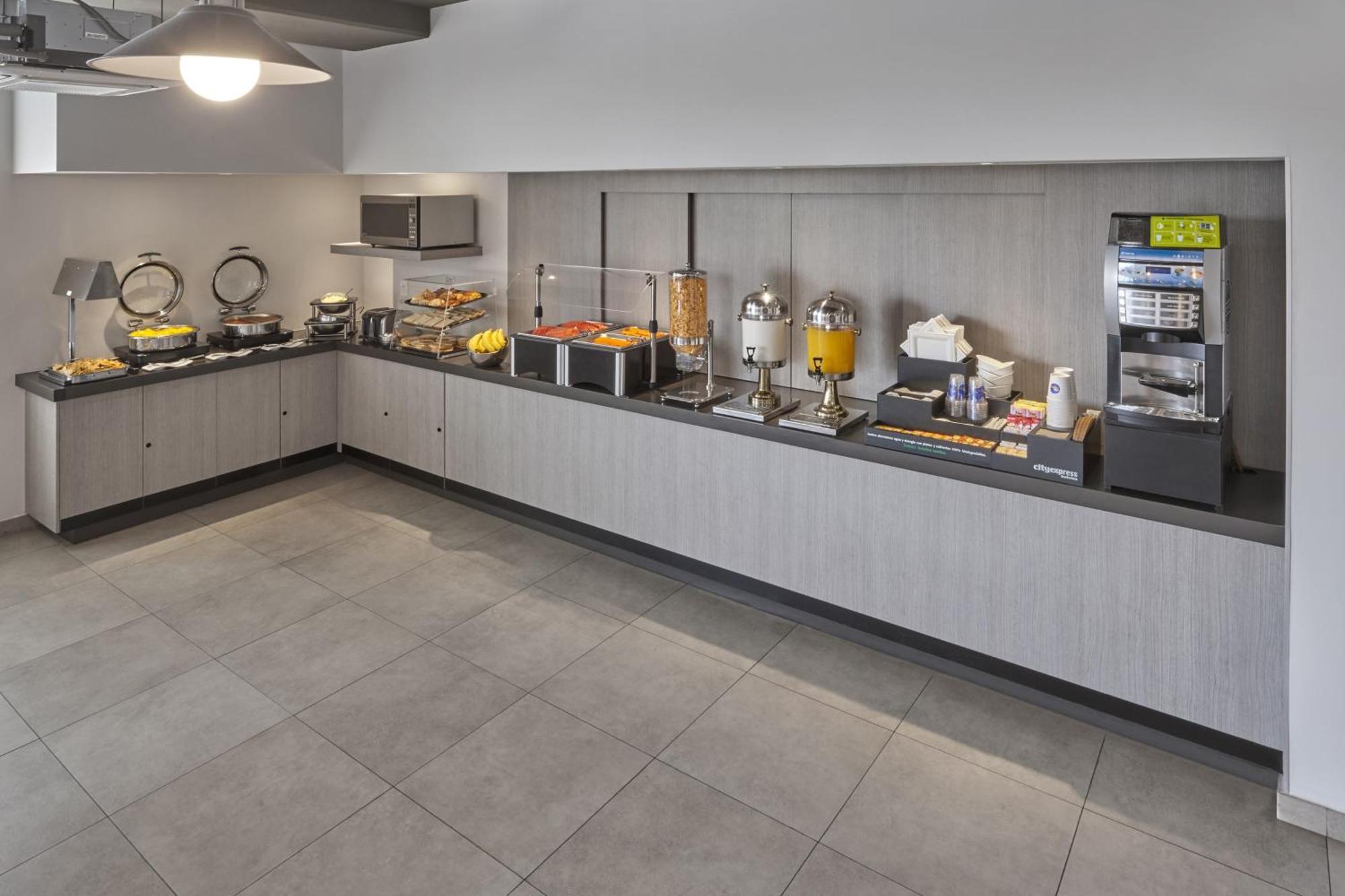 Hotel Express Junior By Marriott Ciudad De Sullivan 4*