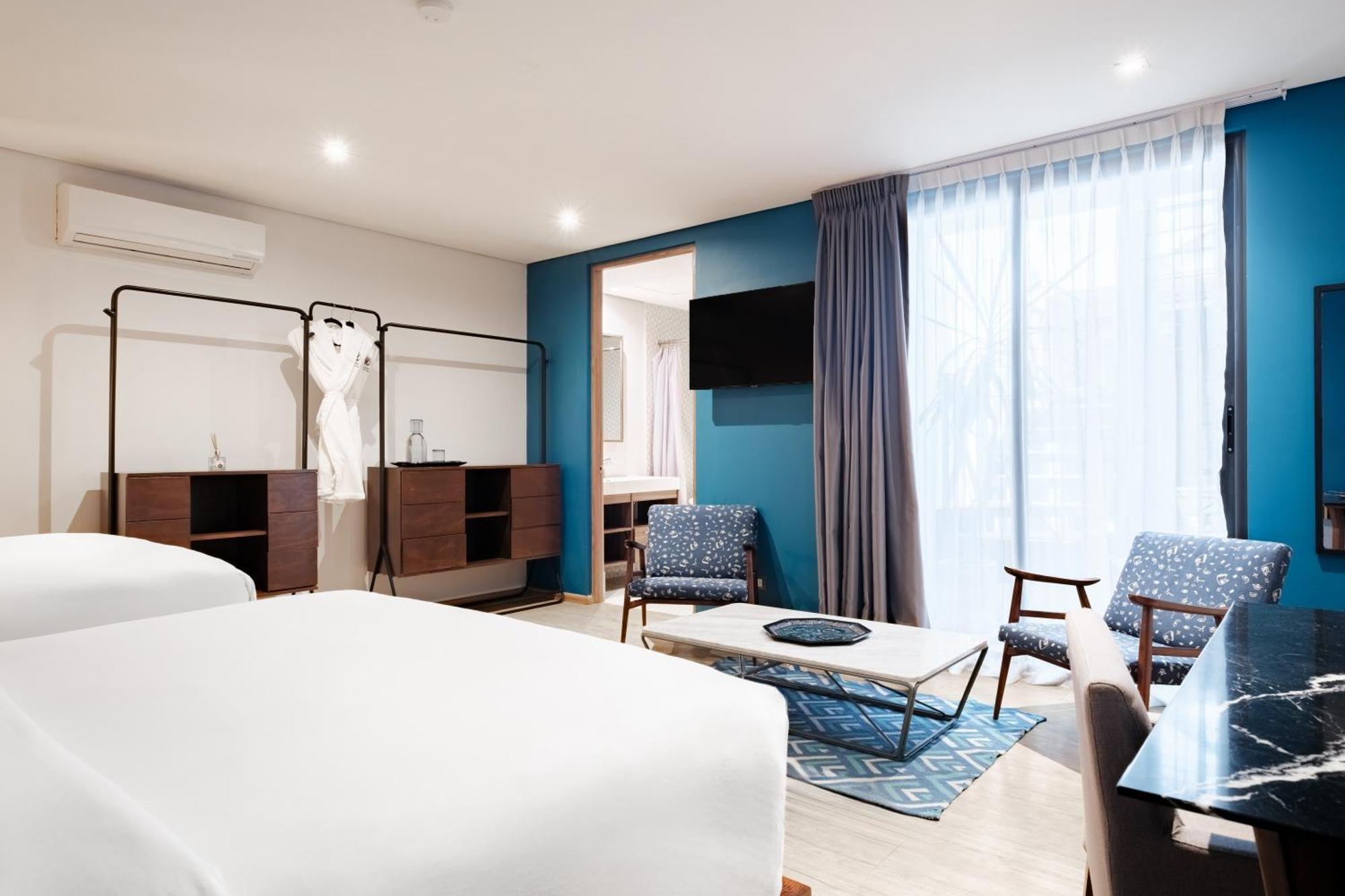 Hotel Pug Seal Polanco Allan Poe