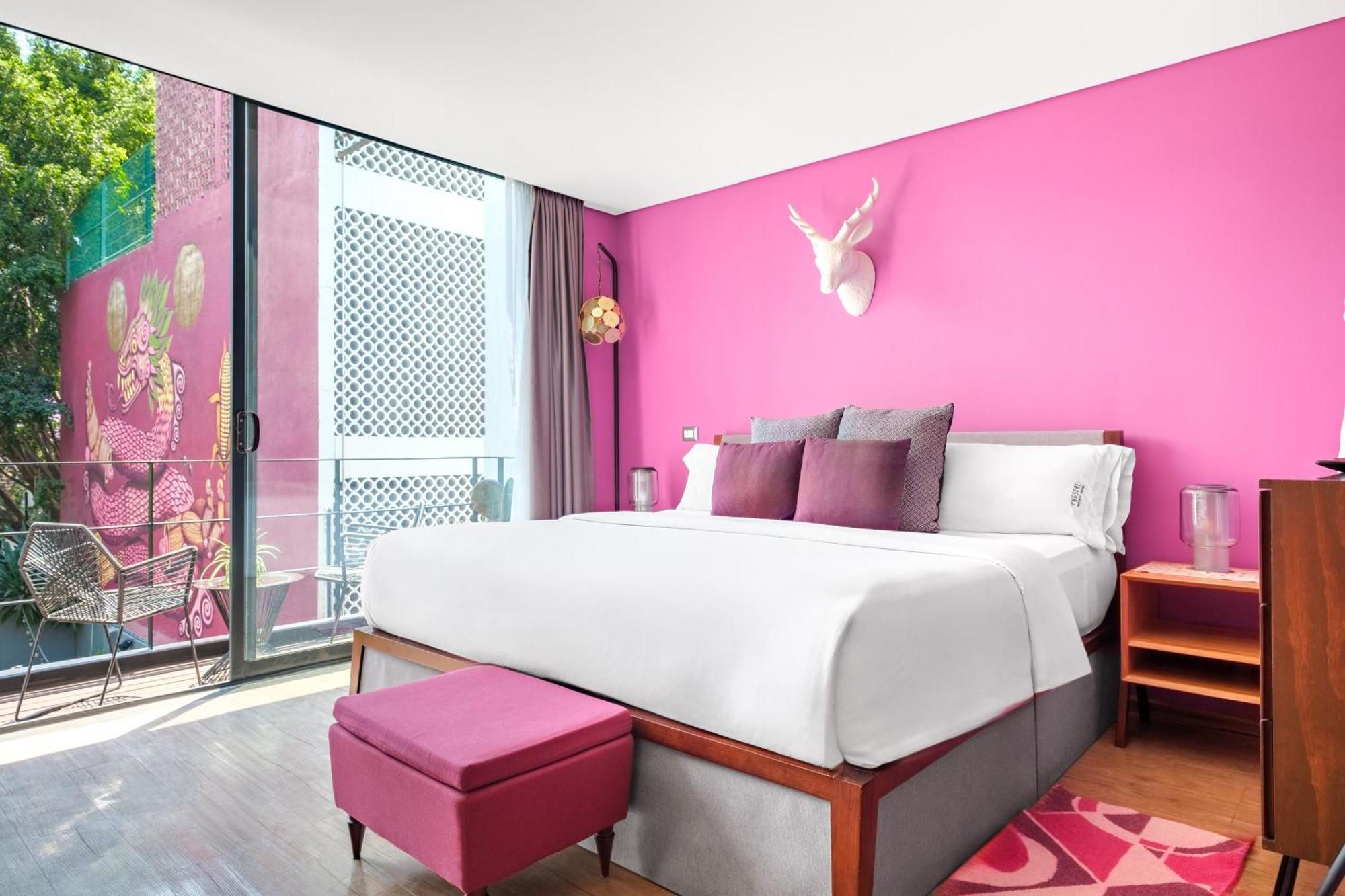 Hotel Pug Seal Polanco Allan Poe