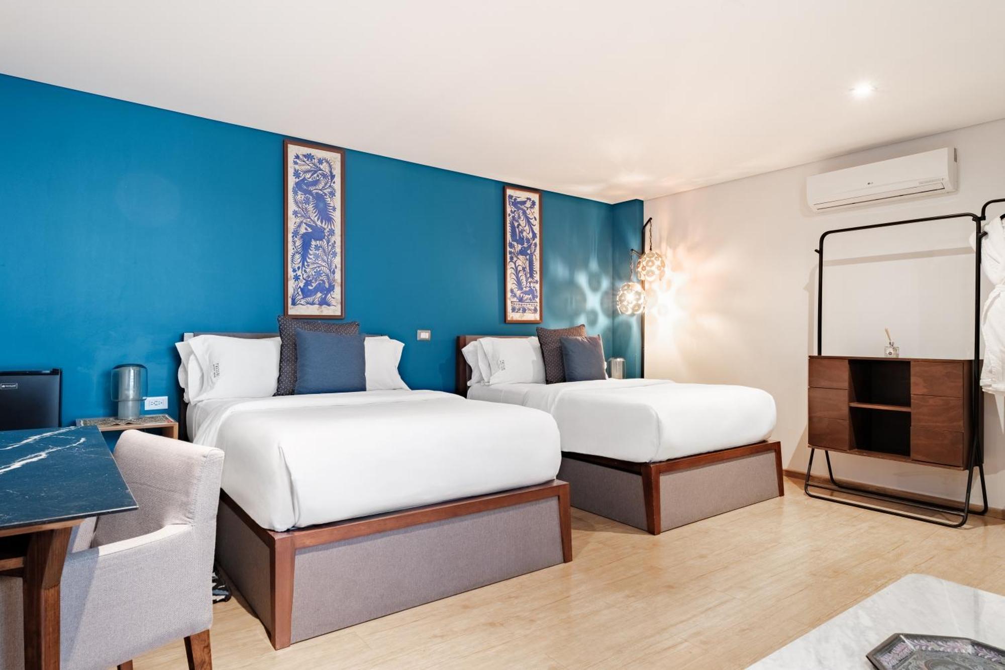 Hotel Pug Seal Polanco Allan Poe