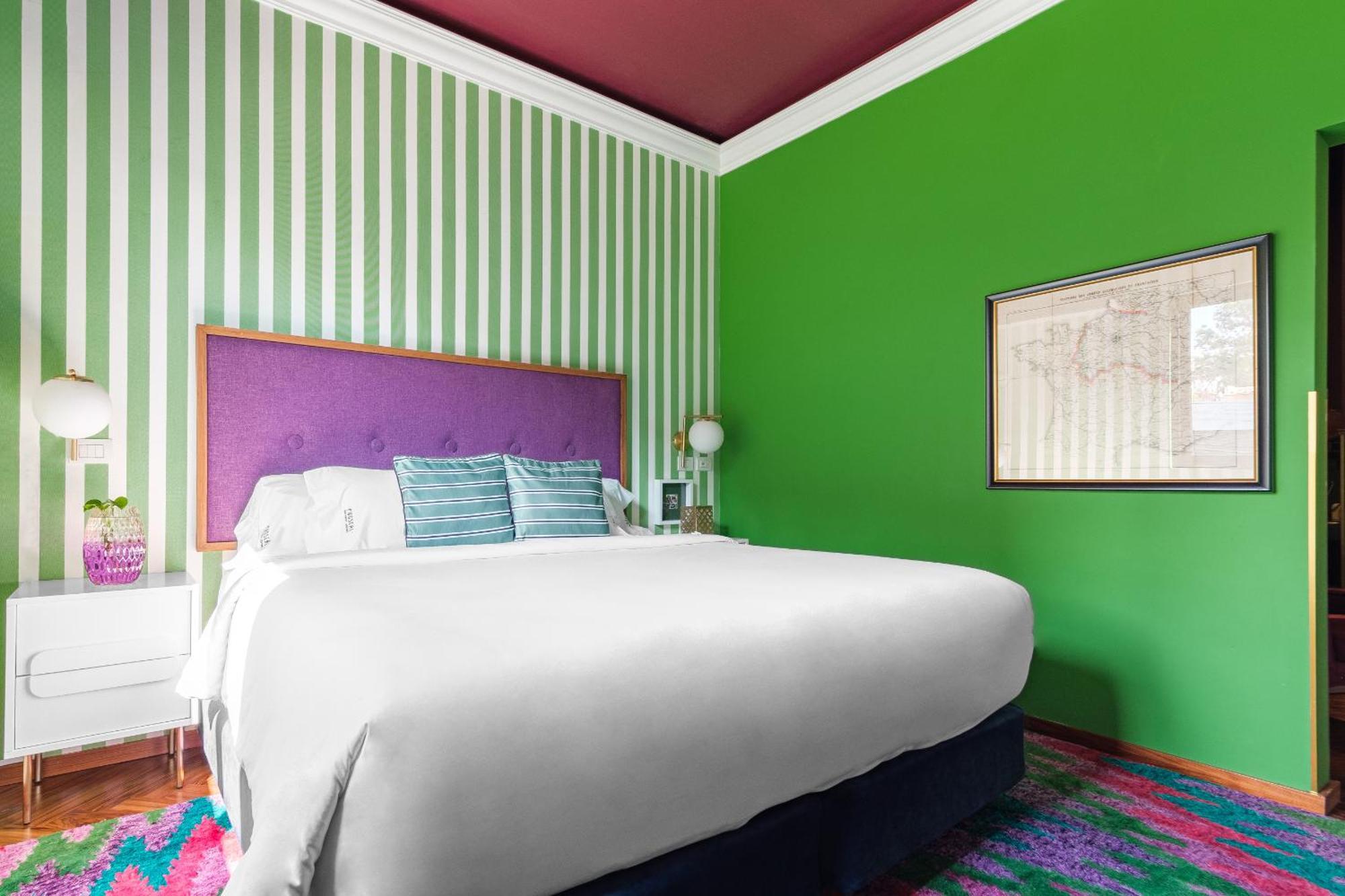 Pug Seal Polanco Anatole France Hotel