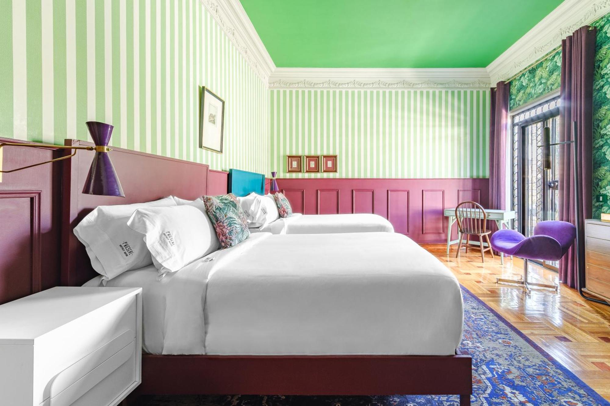 Pug Seal Polanco Anatole France Hotel