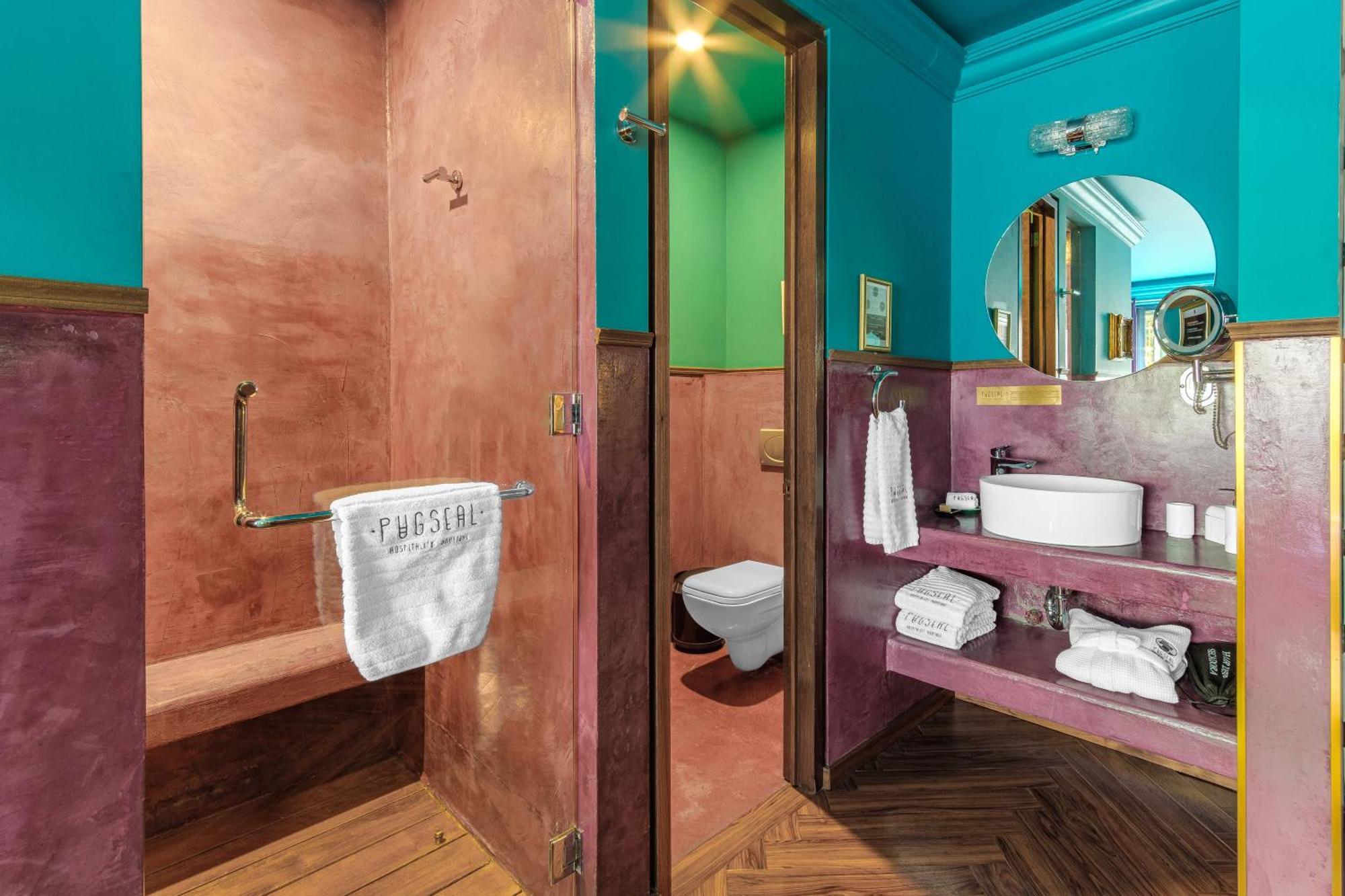 Pug Seal Polanco Anatole France Hotel 5*