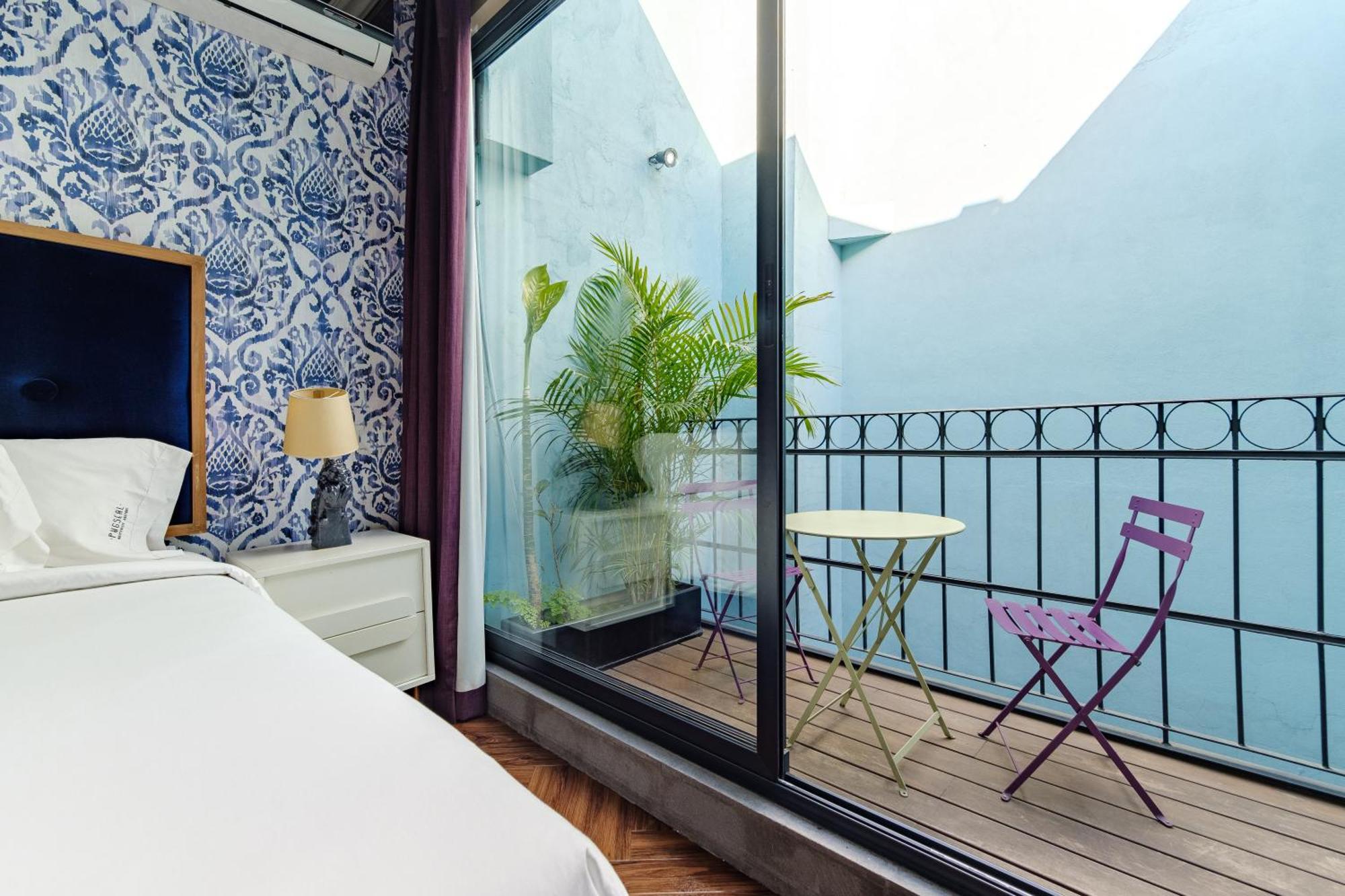 Pug Seal Polanco Anatole France Hotel