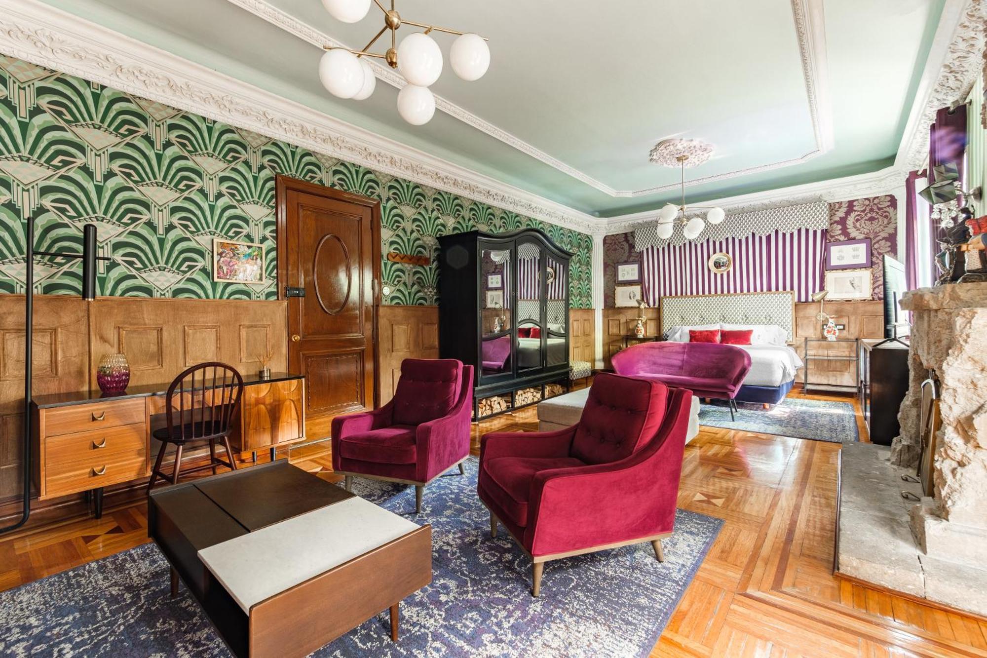 Hotel Pug Seal Polanco Anatole France