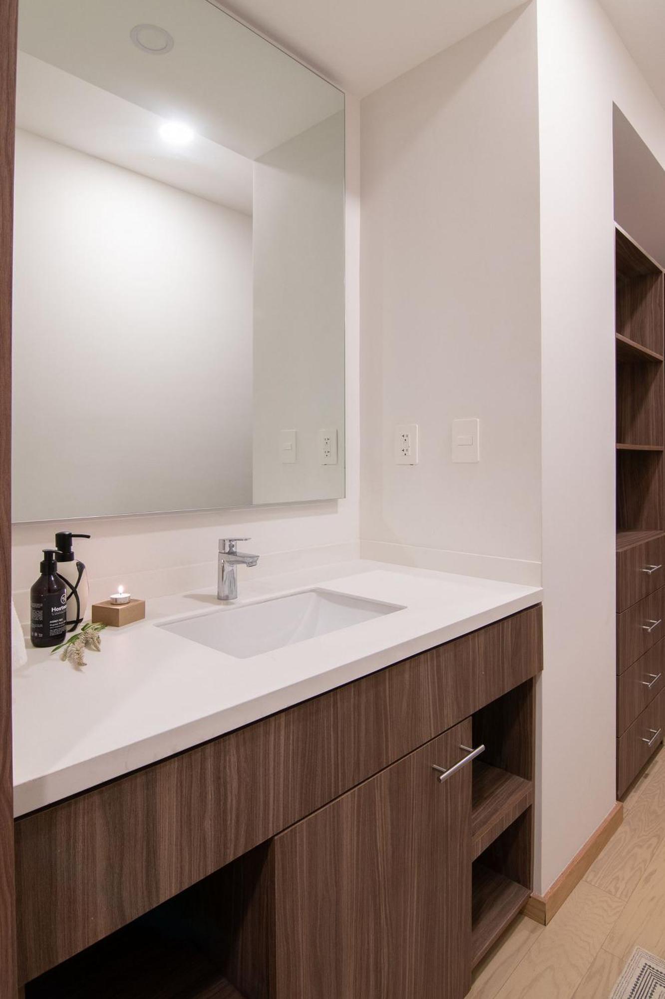 Santa Fe Red Beautiful Apartment!