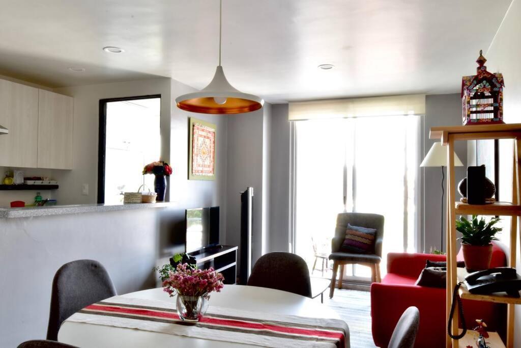 Elevador- Embajada A 3 Cdras De Reforma Apartamento