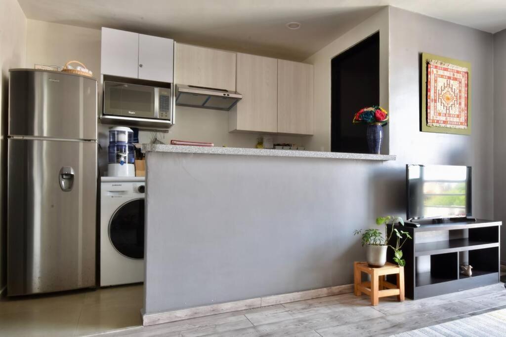 Elevador- Embajada A 3 Cdras De Reforma Apartamento