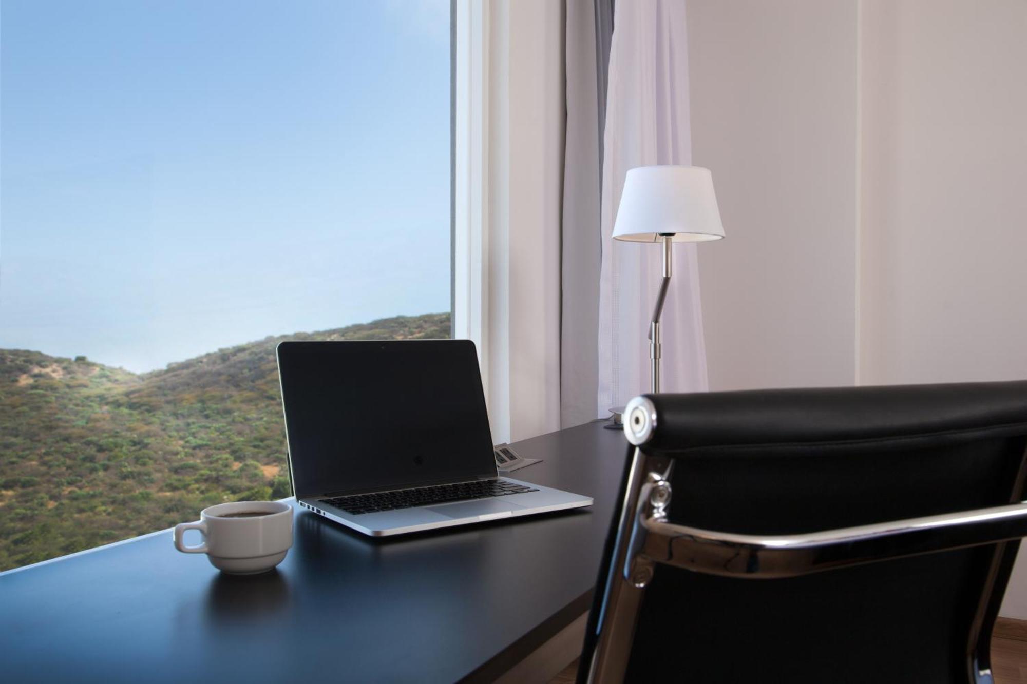 Fiesta Plaza Aeropuerto Hotel 4*