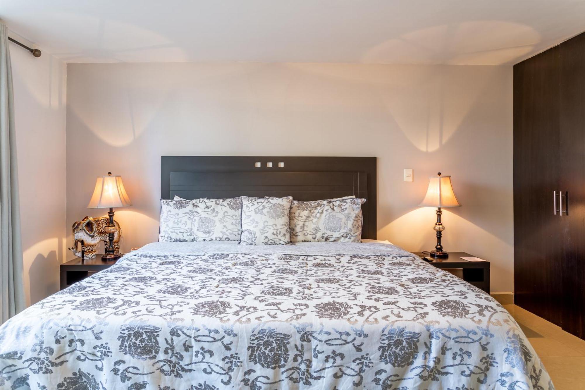 259 Condesa Apartahotel 3*