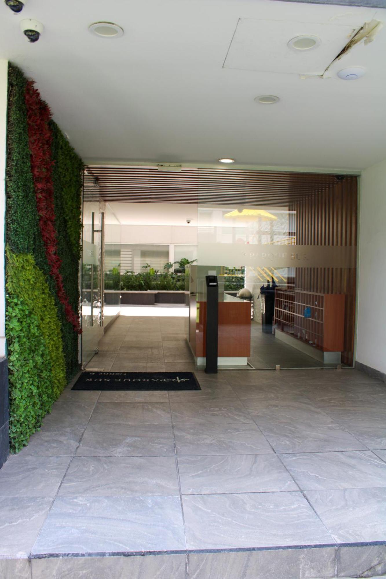 Apartamento En Zona De Hospitales En Planta Baja *