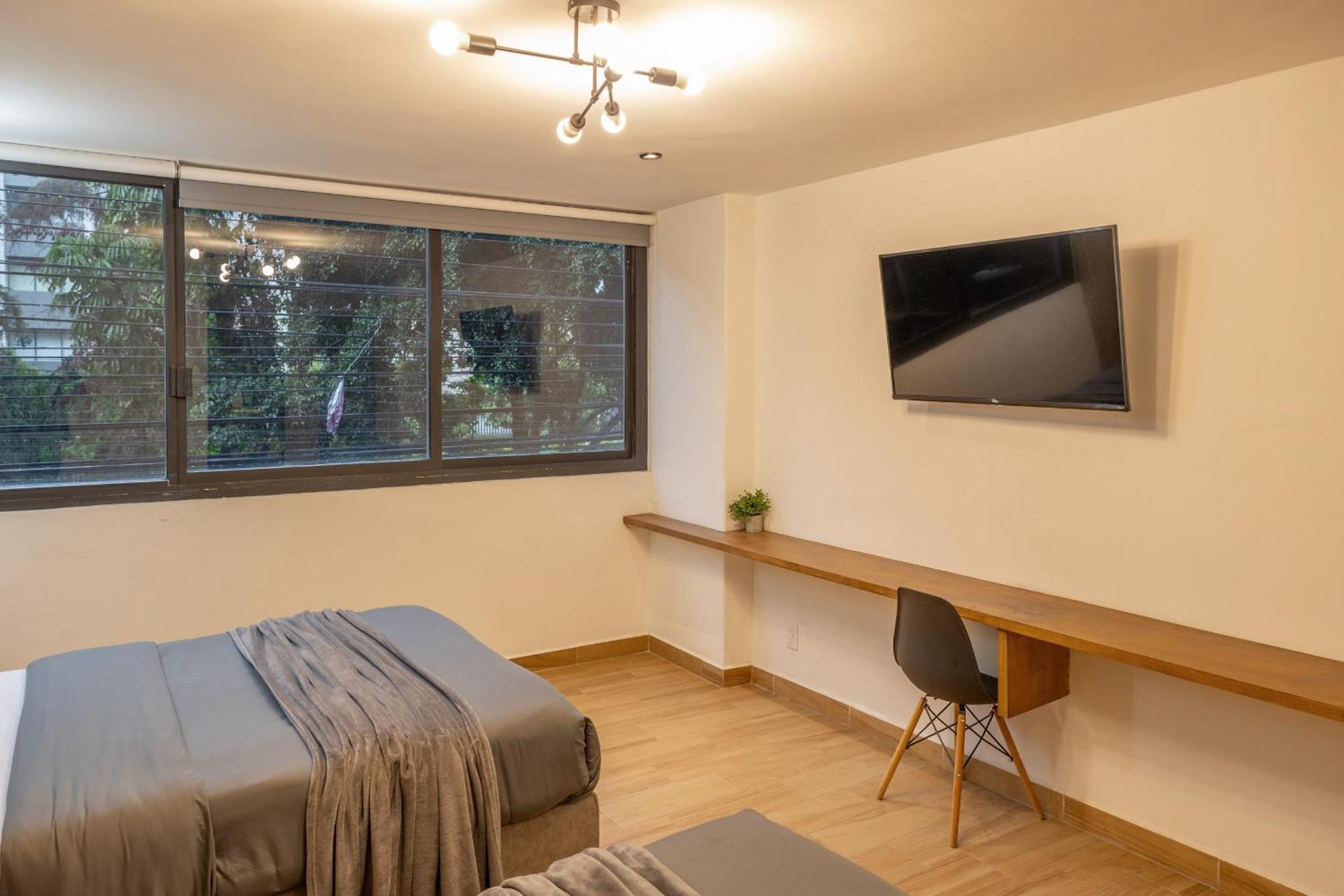 Posh Polanco Tvs And Desks In Each * Cidade do México