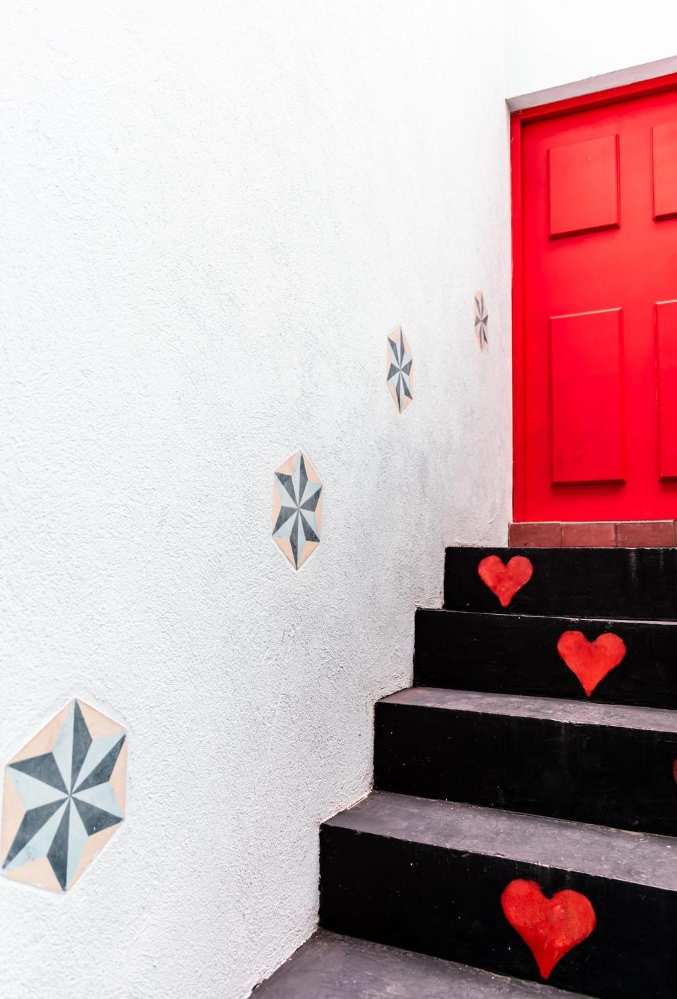 Puerta Roja En La Colonia Roma Jacuzzi México DF