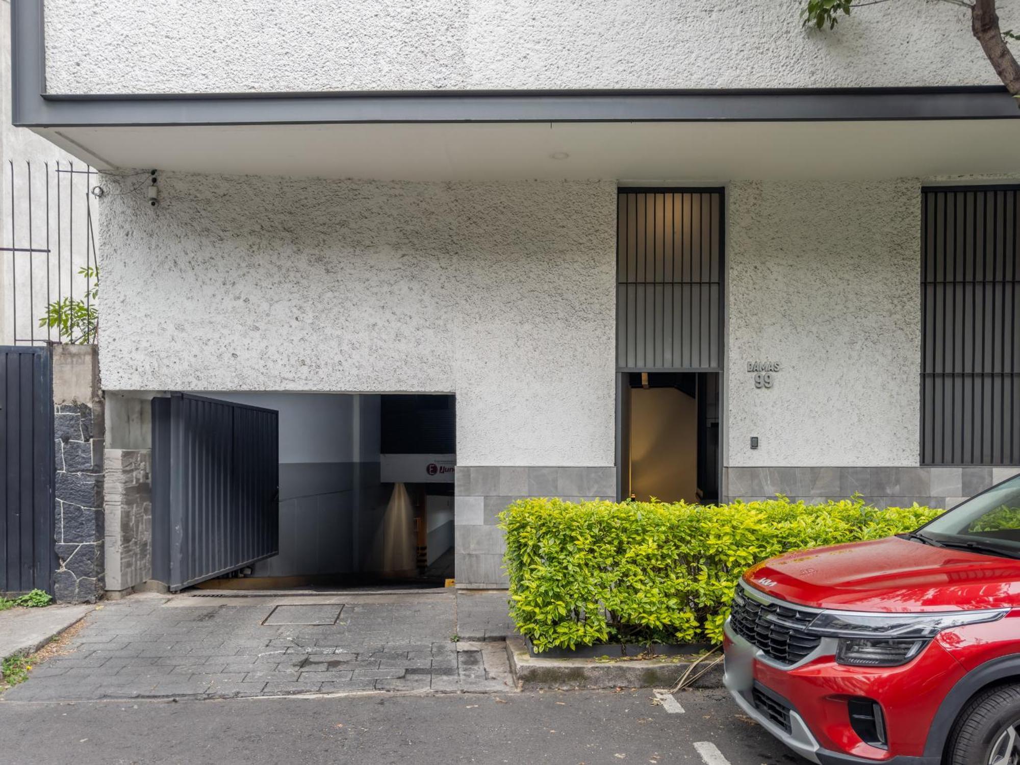 Private Balcony Rooftop Lounge Free Parking *