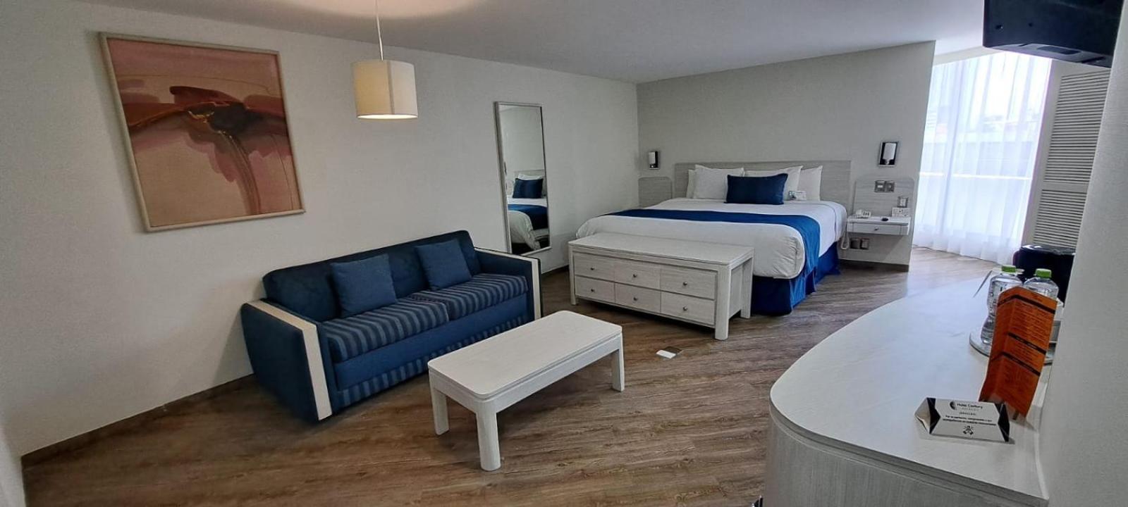 Century Reforma 4*