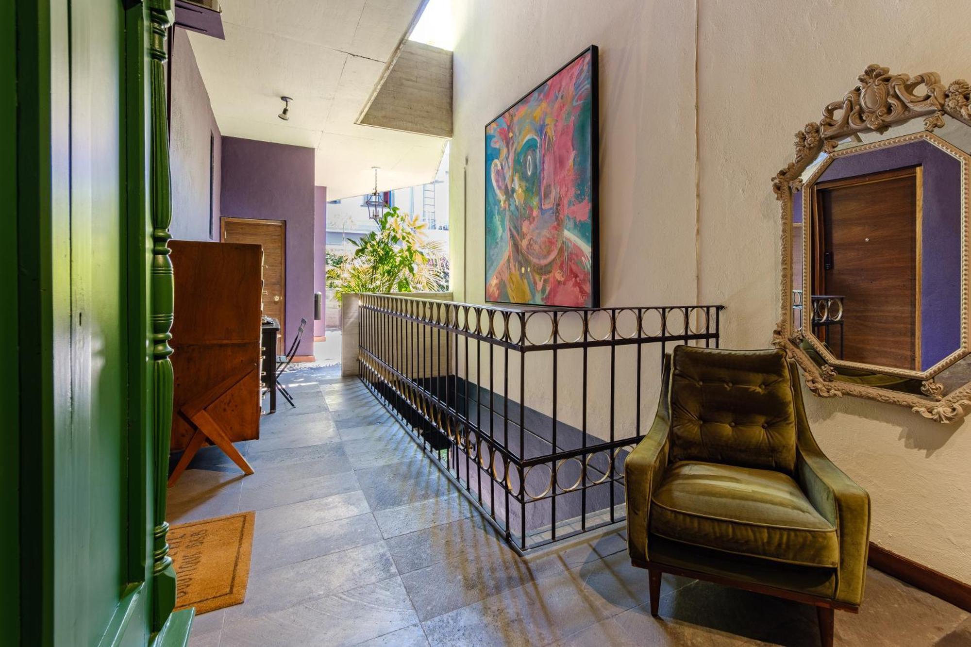 Hotel Pug Seal Polanco Anatole France 5*