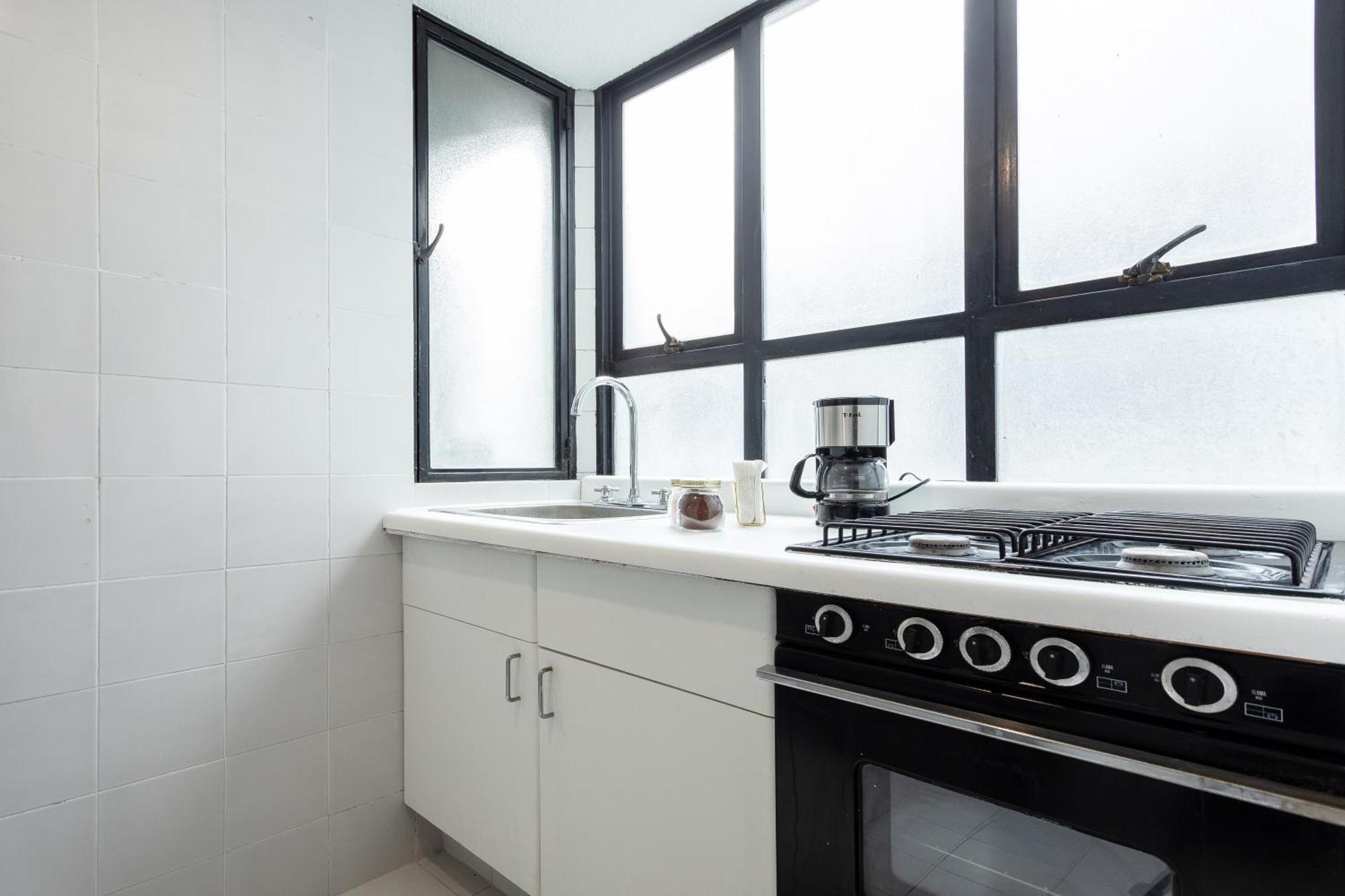 Apartamento Modern 2br In Roma - Sleeps 6- Parking- Fast Wifi *