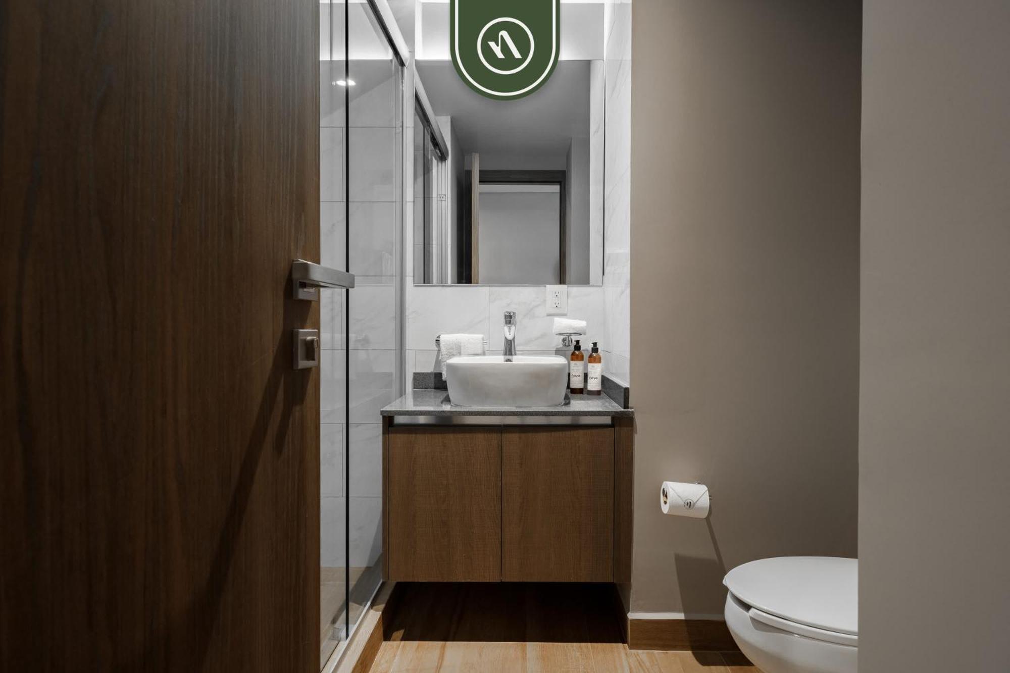 With Amazing View - Great Location - Pool Apartamento