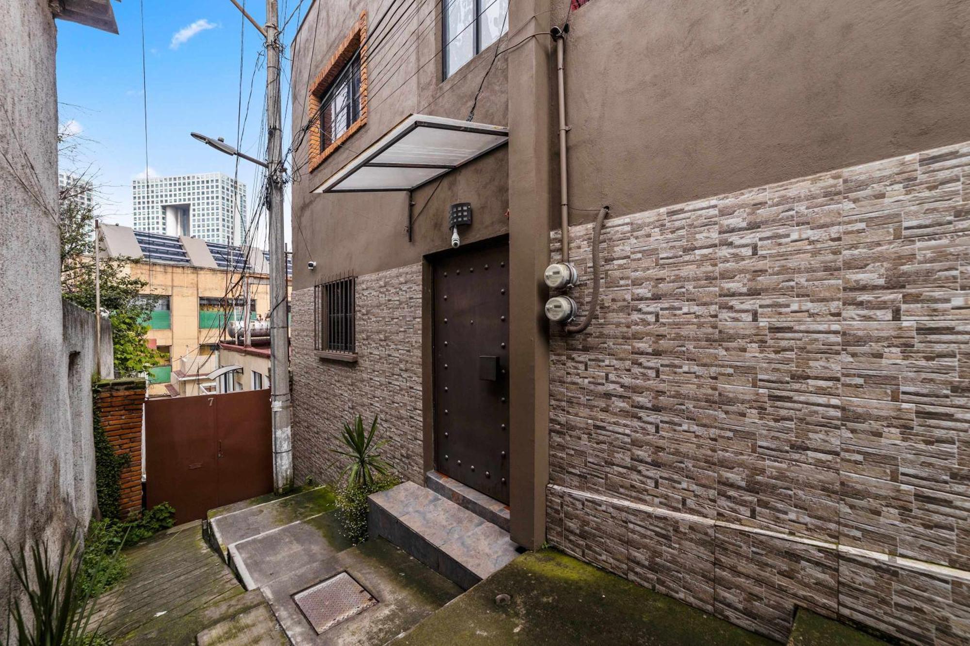 Charming 2-bedroom Retreat In Lomas De Bezares Mexico City