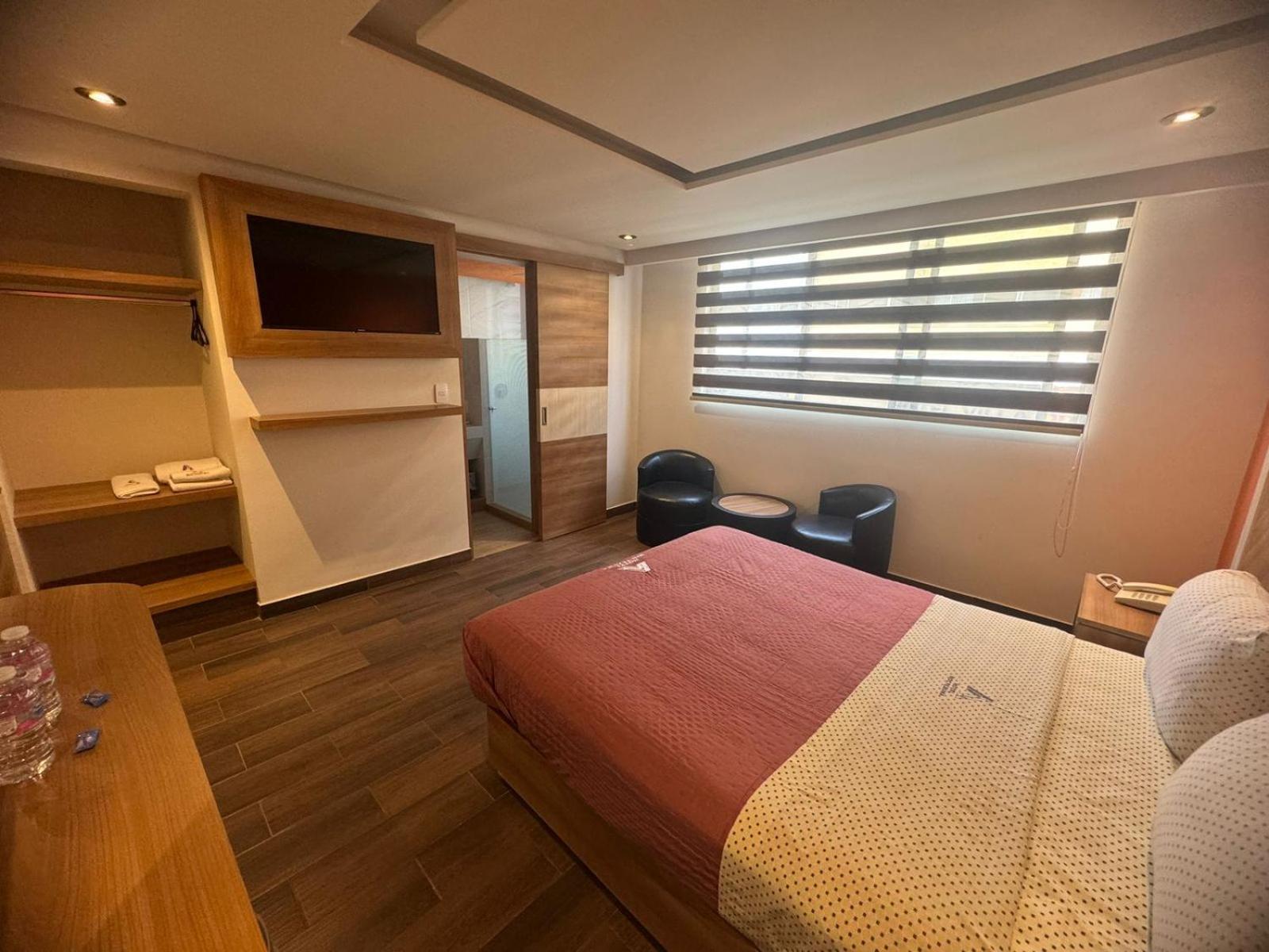 Moctezuma La Hotel *