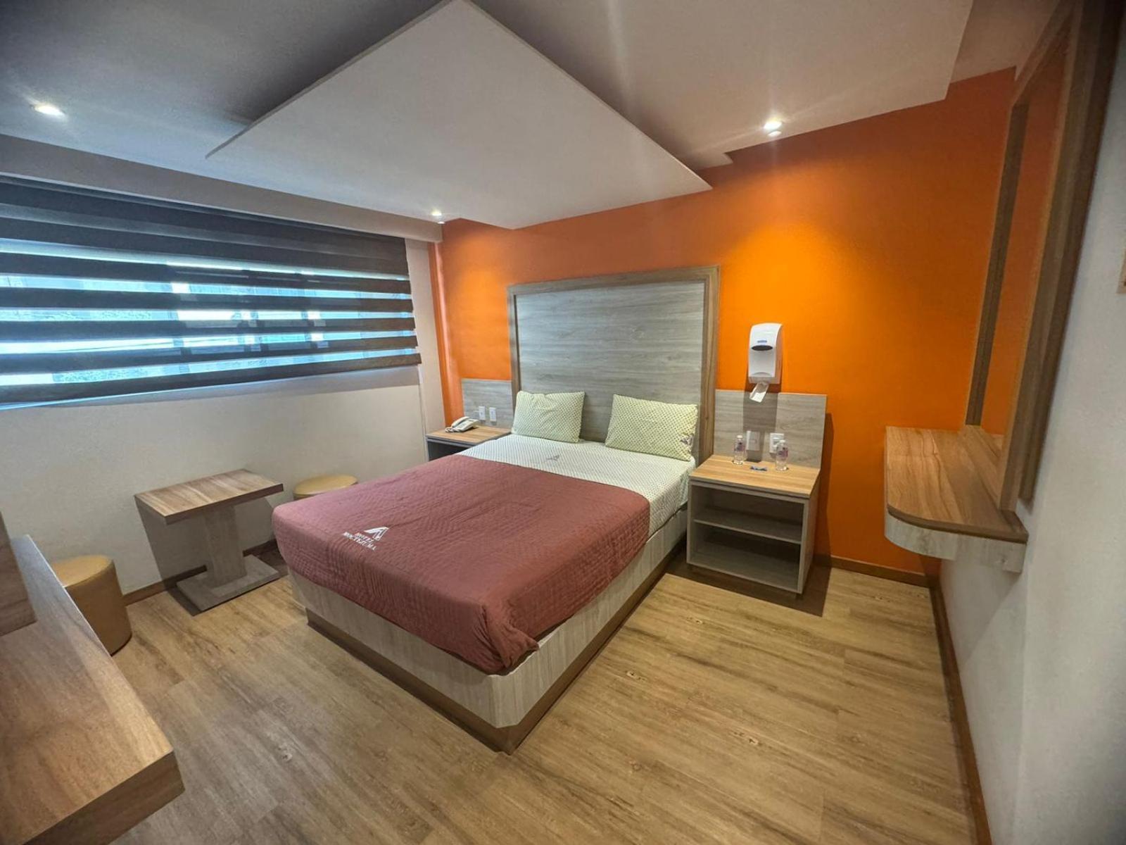 Hotel Moctezuma La *