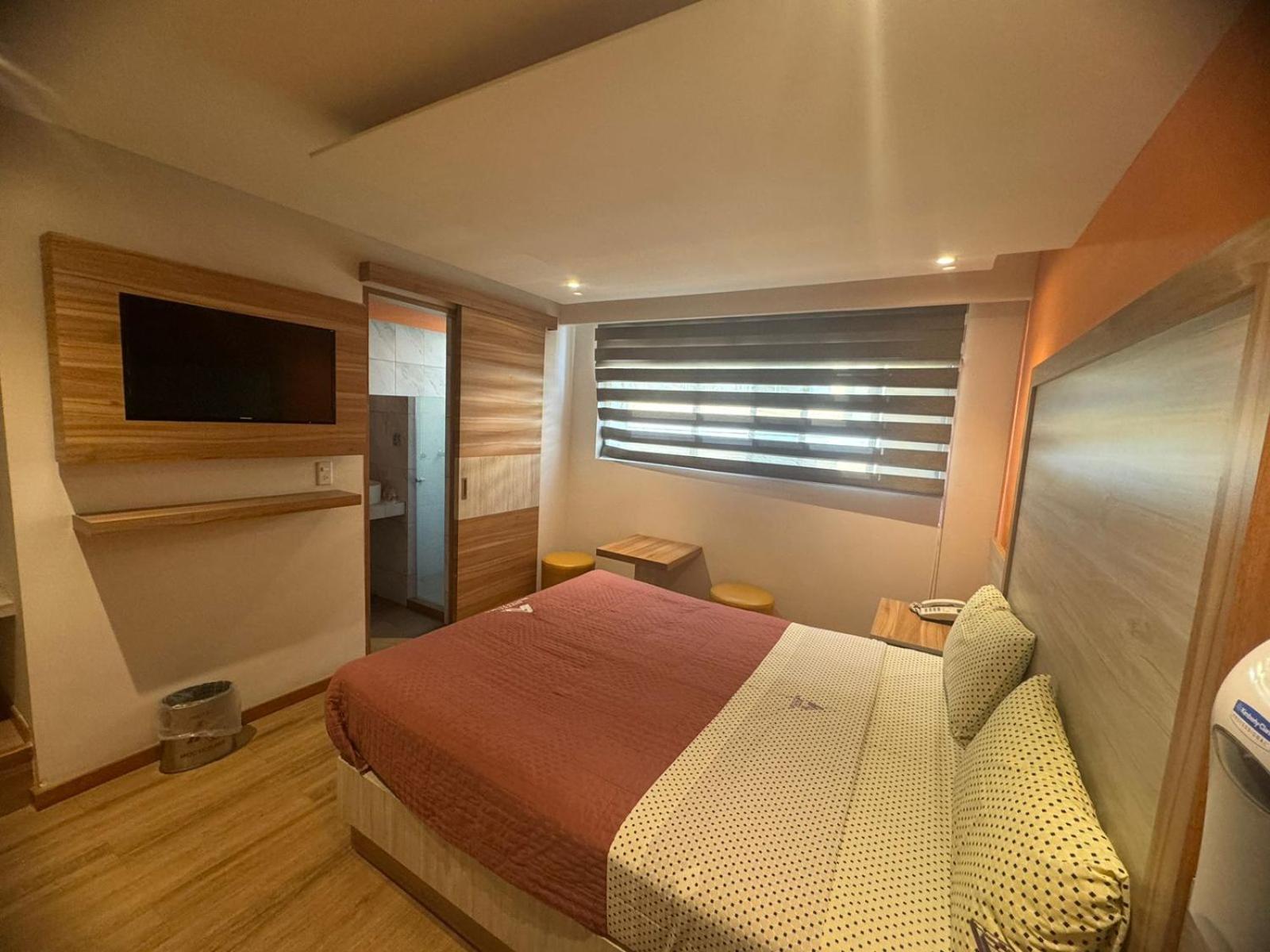 Hotel Moctezuma La *